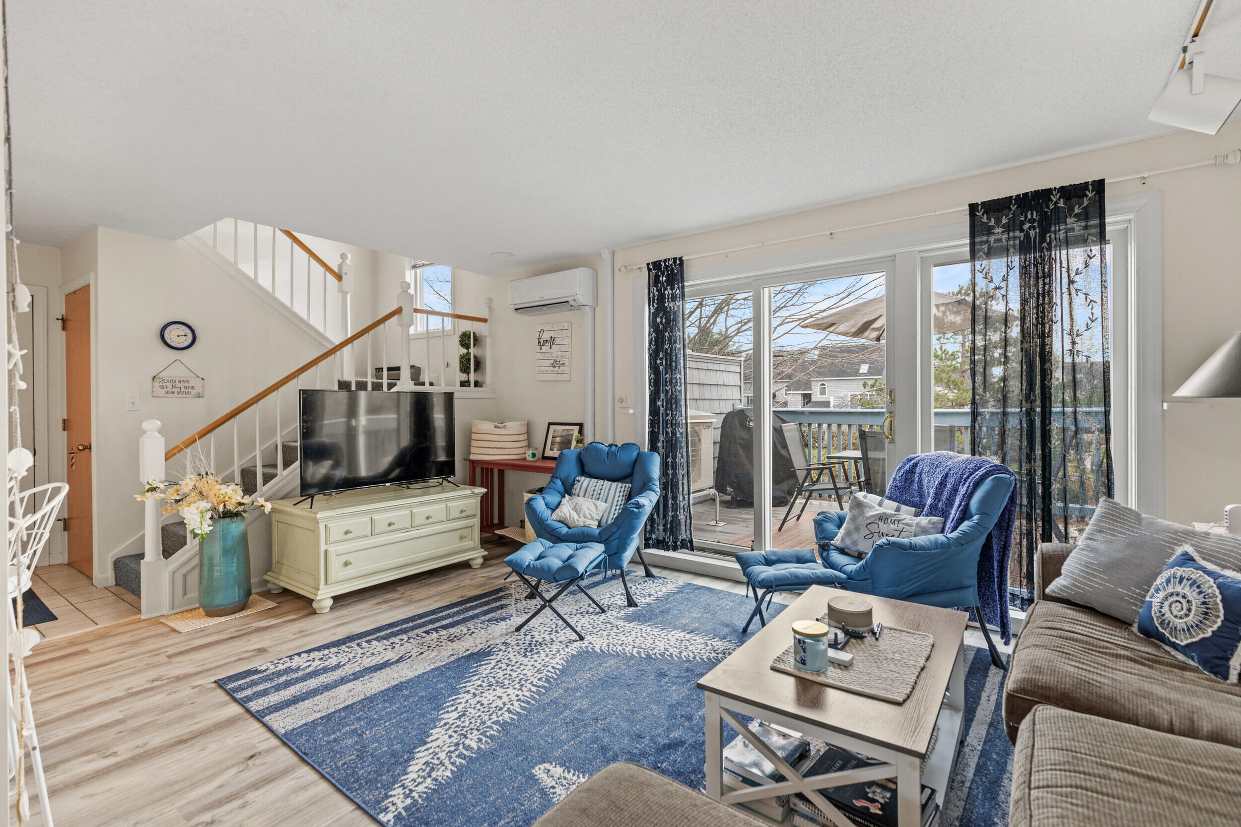 146 W Grand Avenue, 61