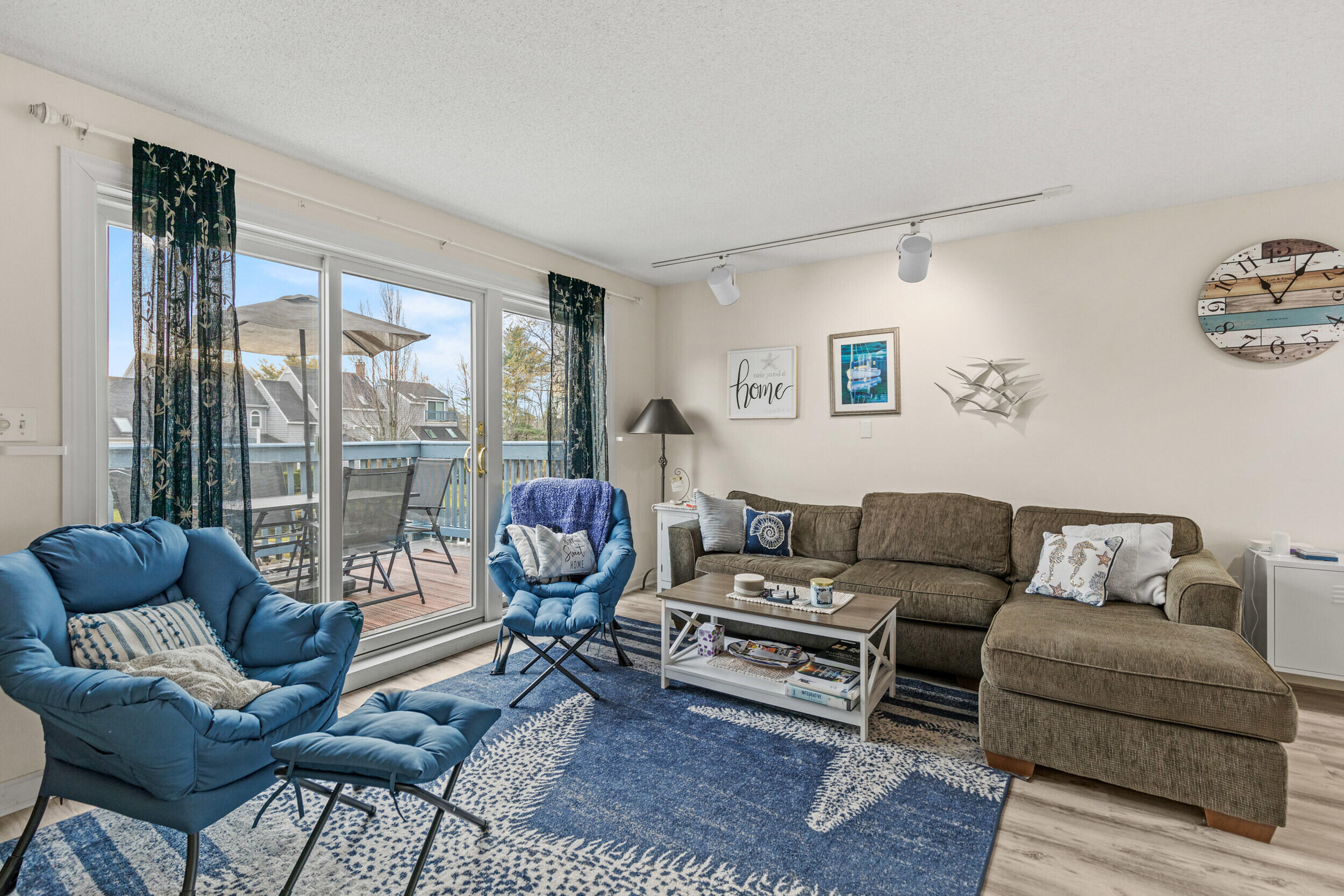 146 W Grand Avenue, 61