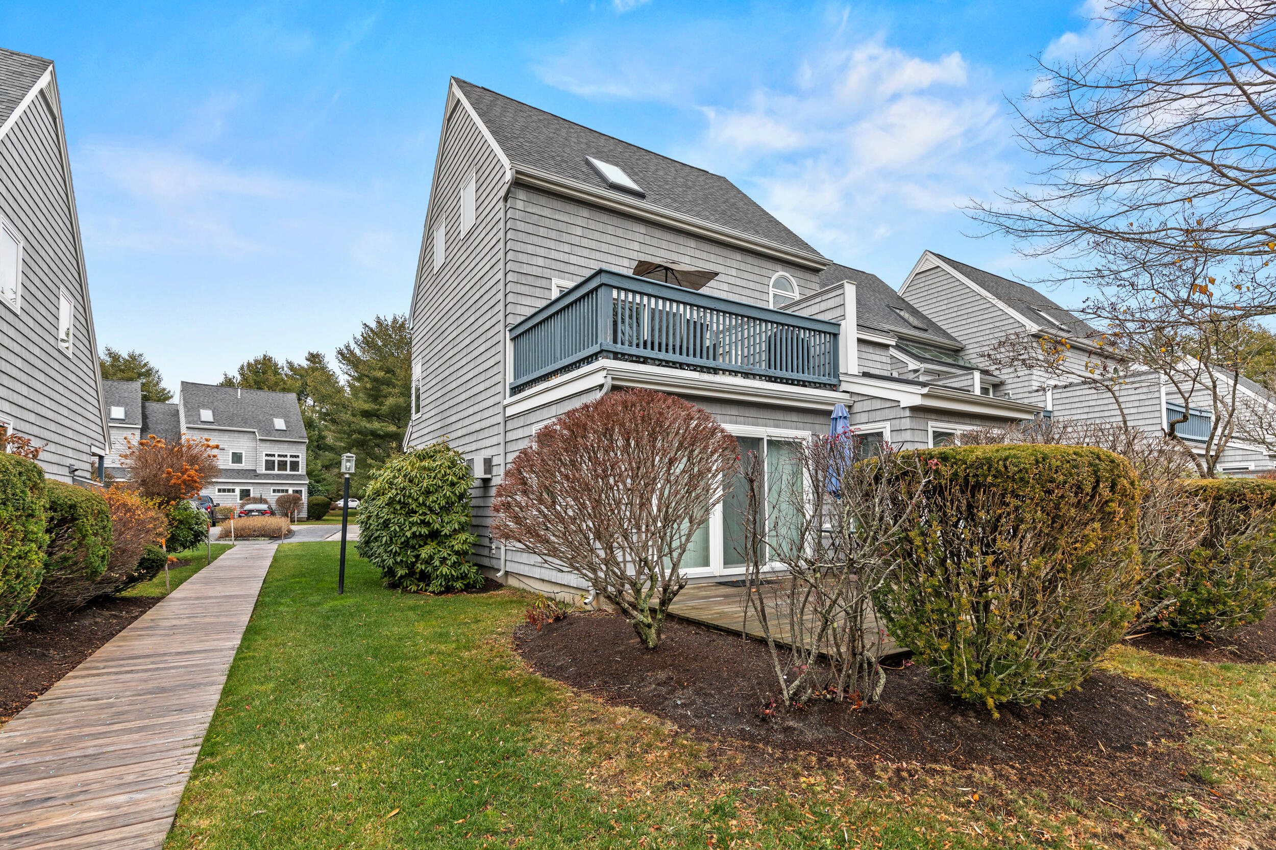 146 W Grand Avenue, 61