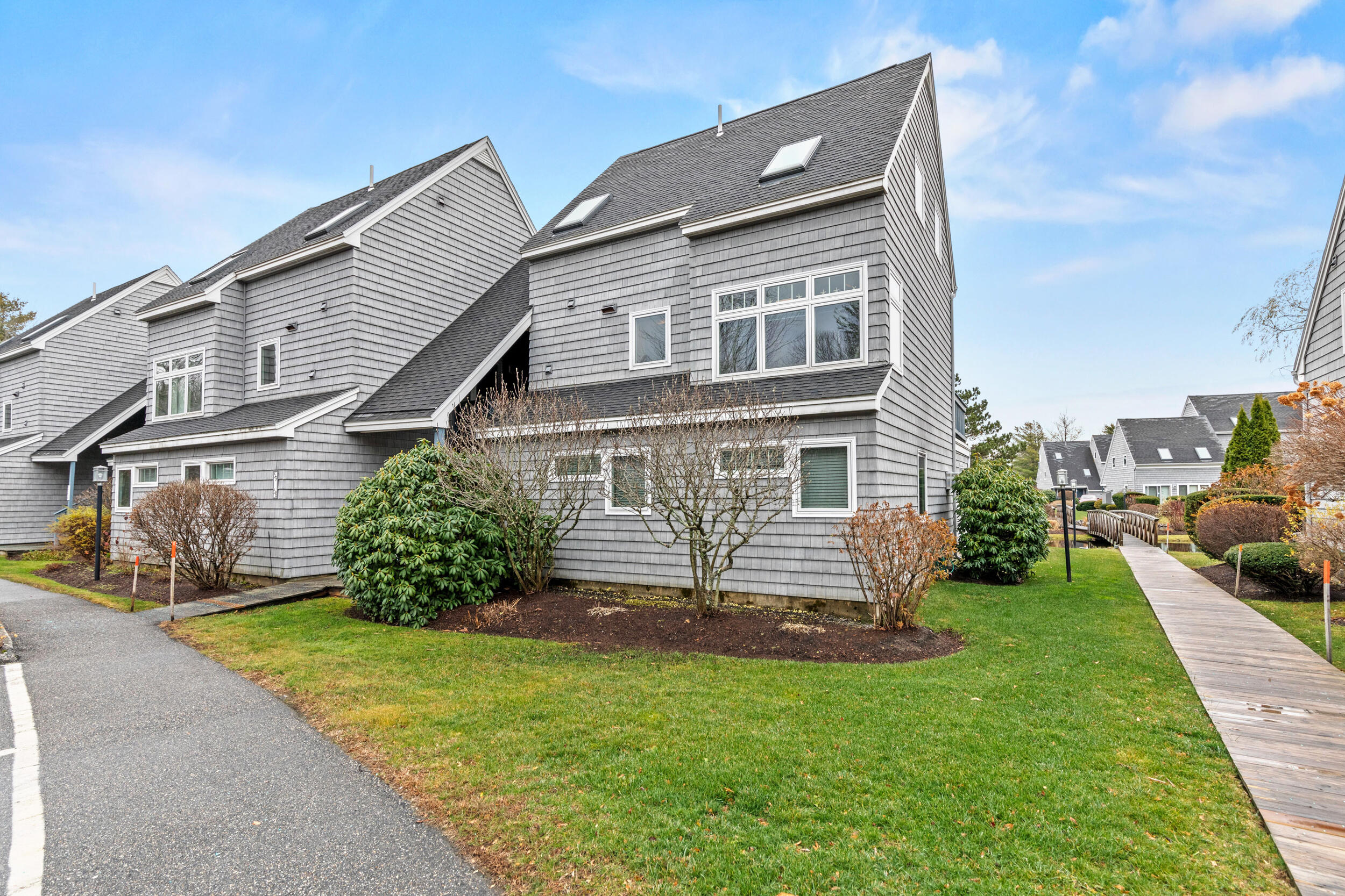 146 W Grand Avenue, 61