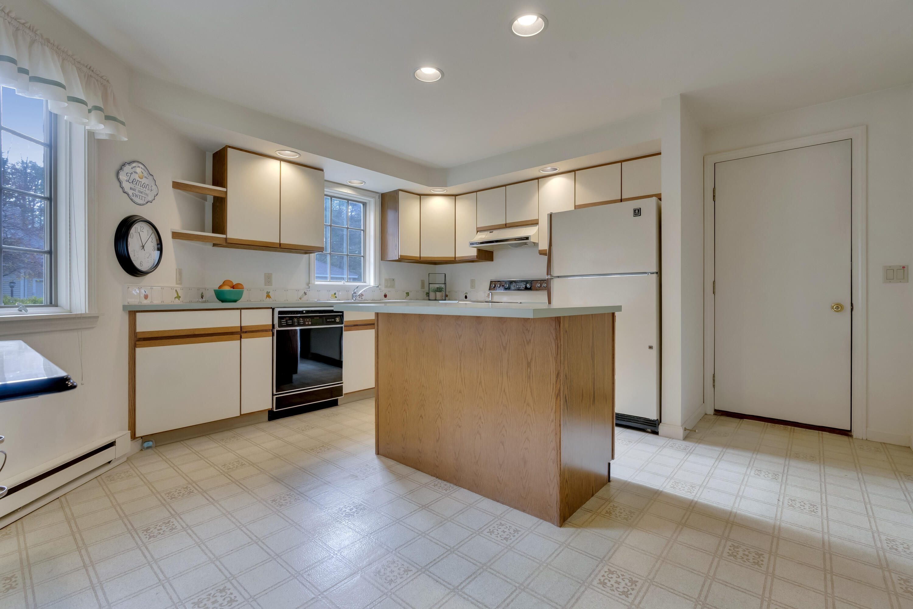 7 Apple Tree Drive, 7