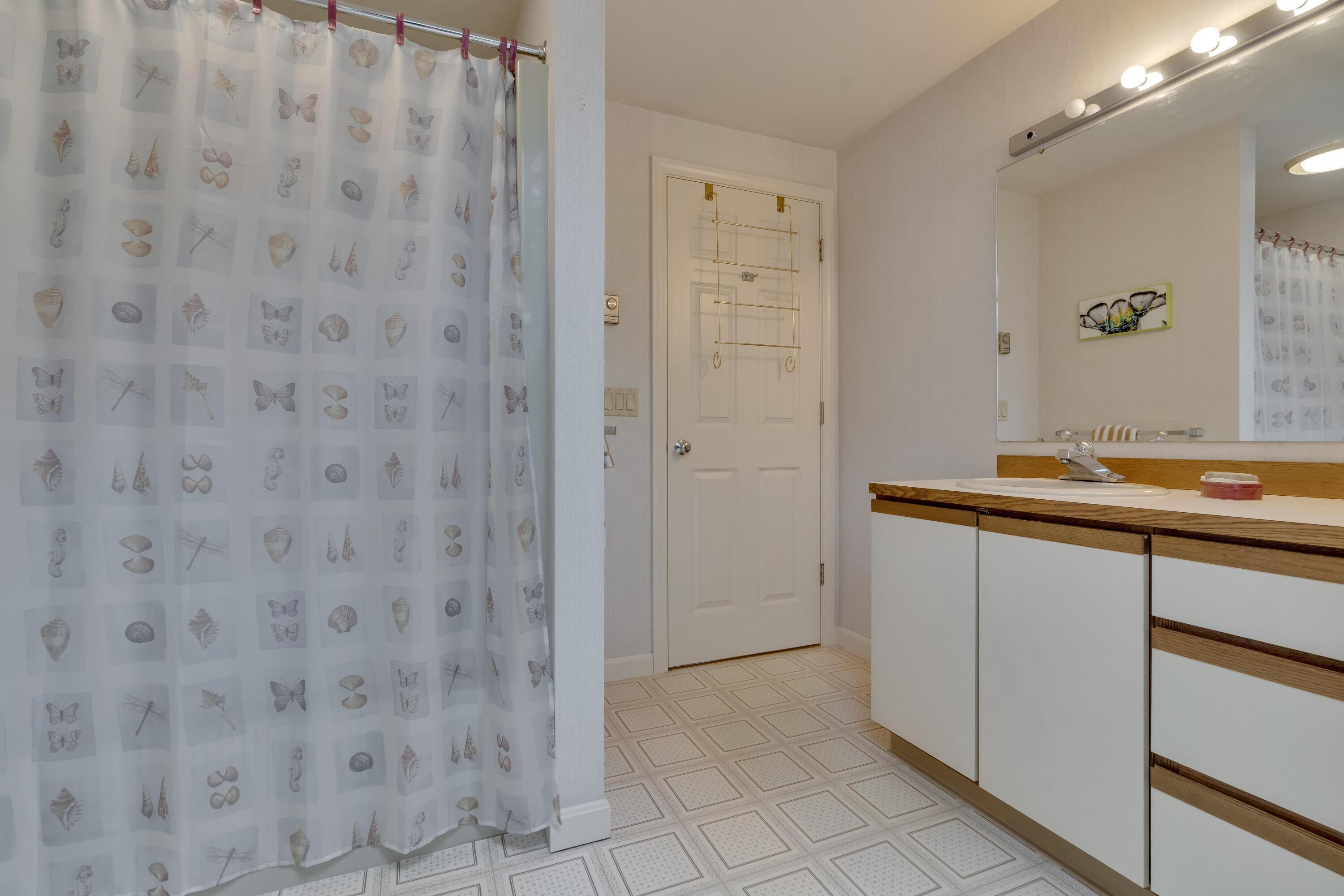 7 Apple Tree Drive, 7