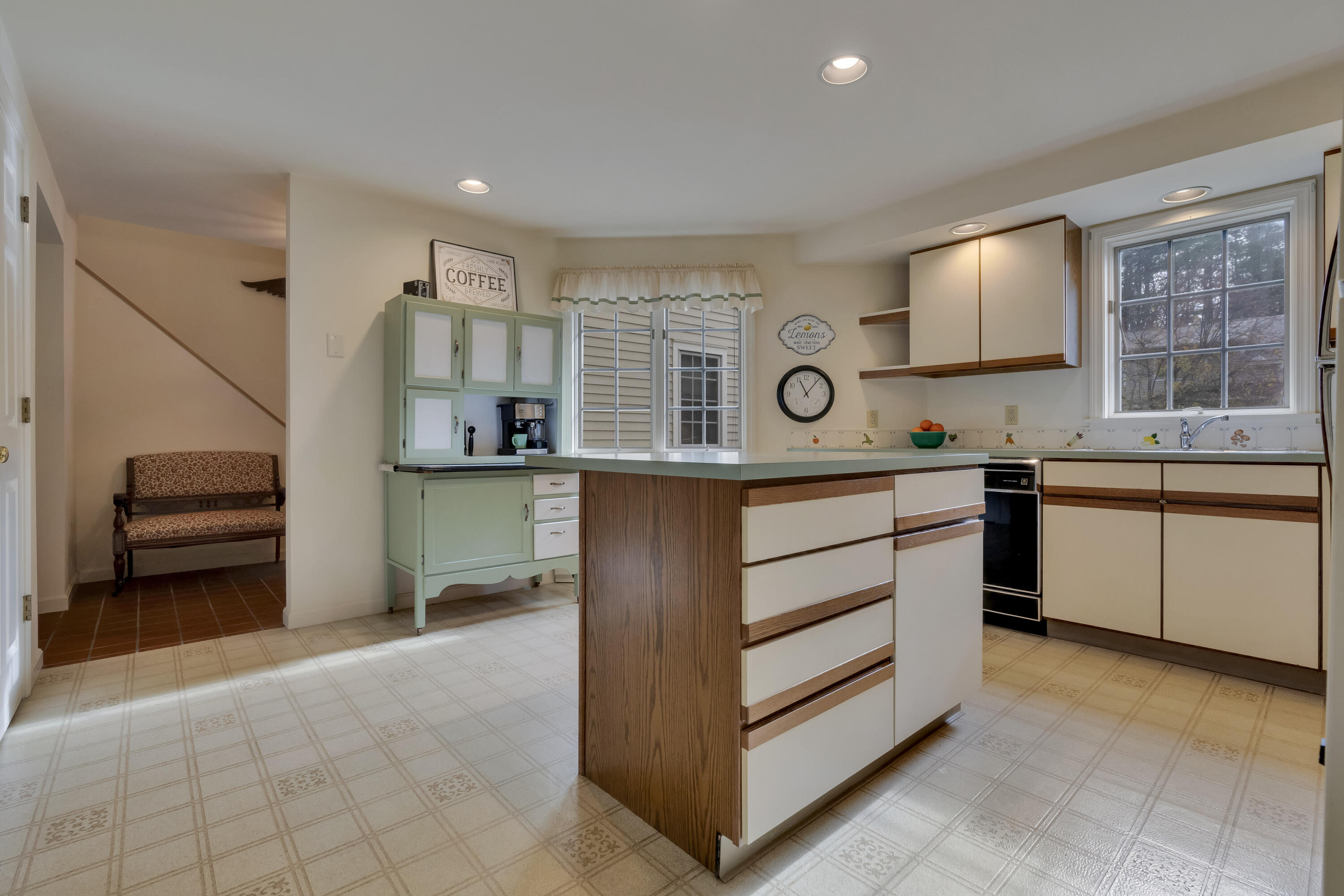 7 Apple Tree Drive, 7