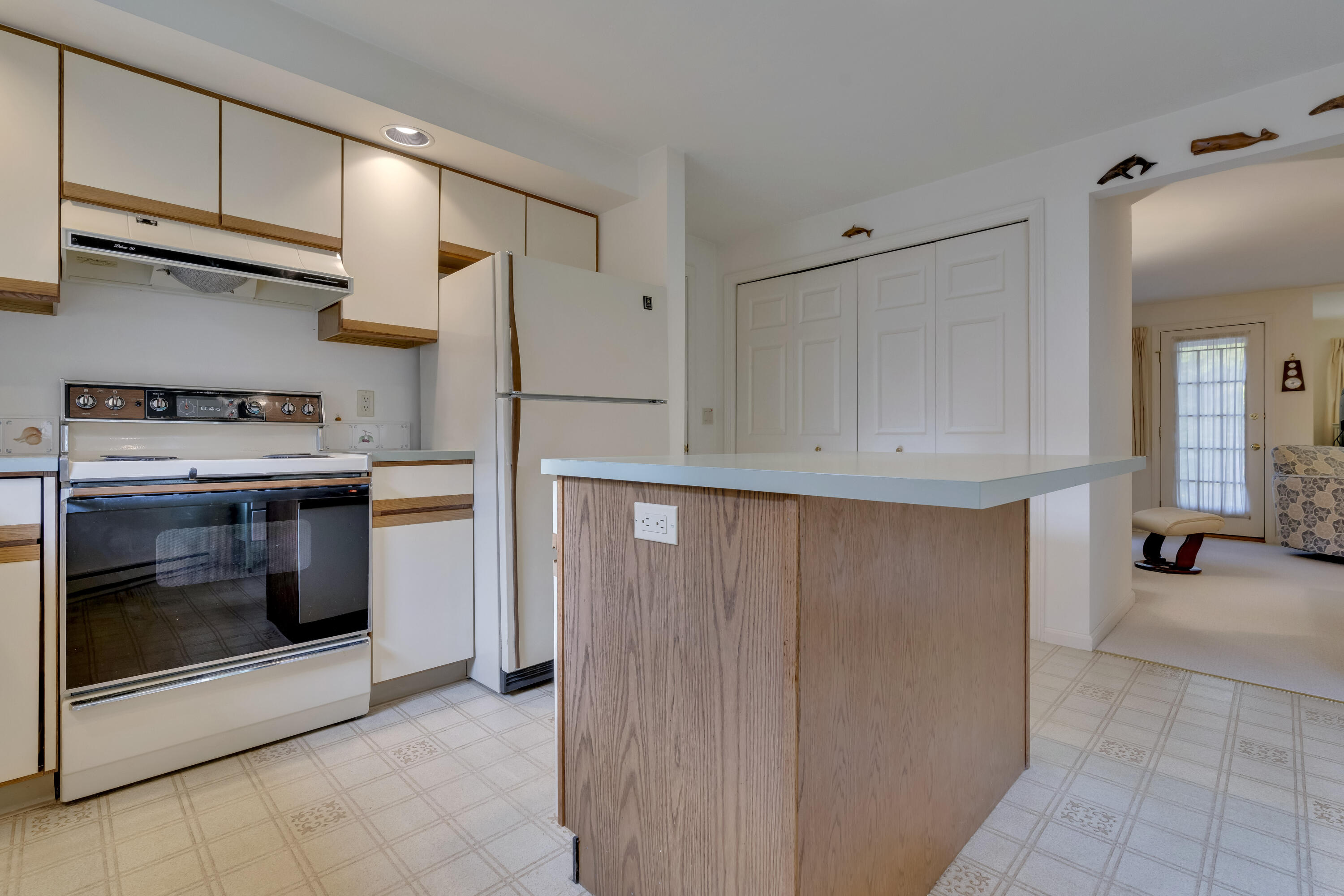 7 Apple Tree Drive, 7