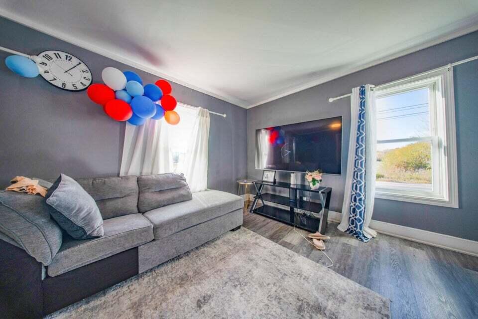 1306 Long Plains Road