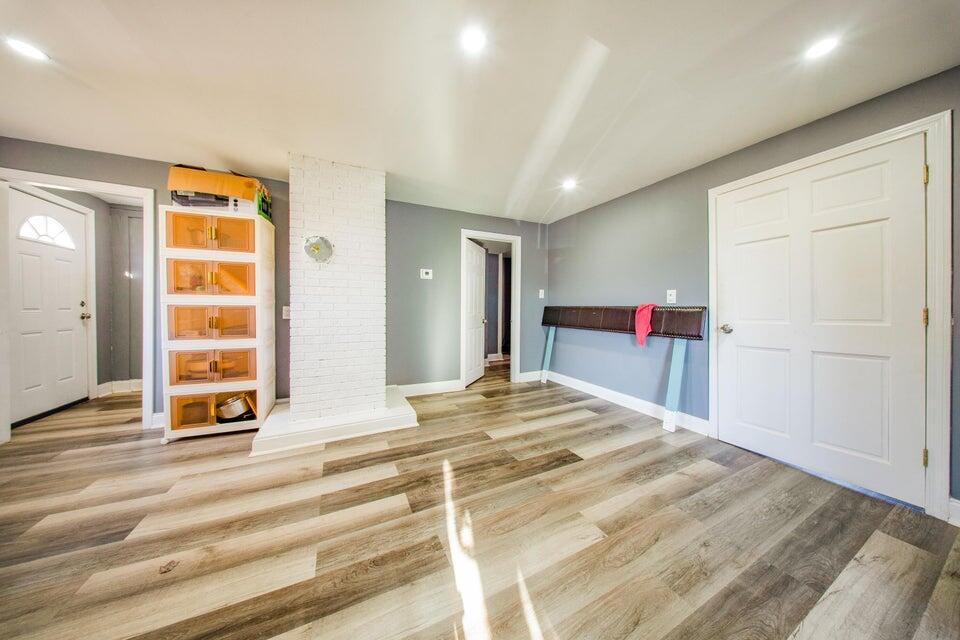 1306 Long Plains Road