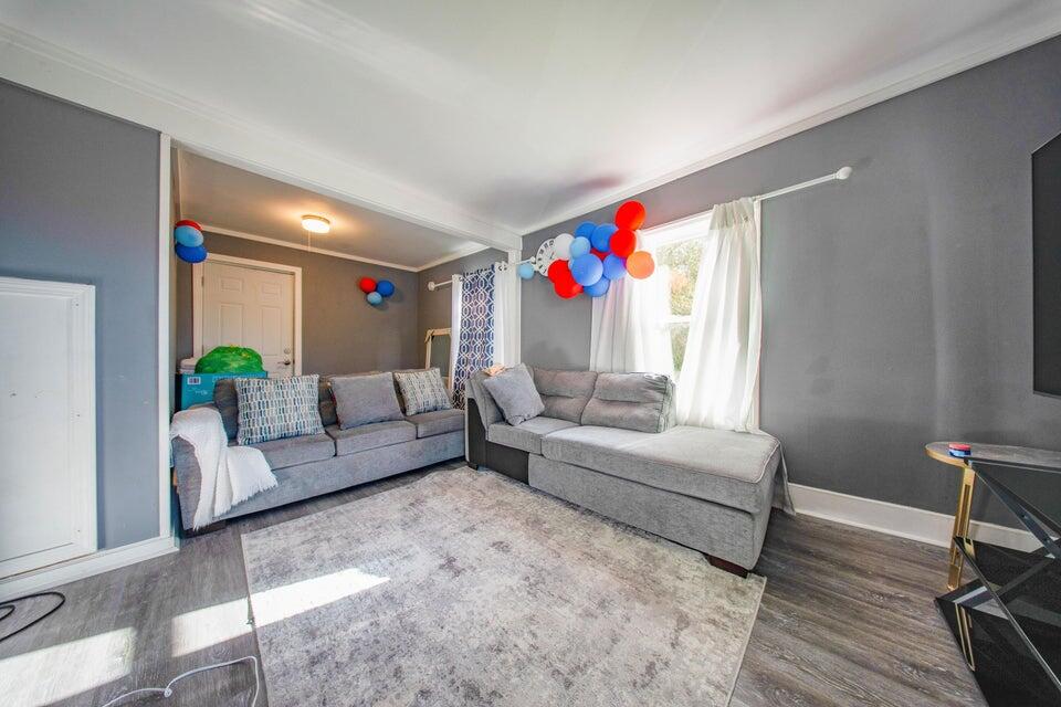 1306 Long Plains Road