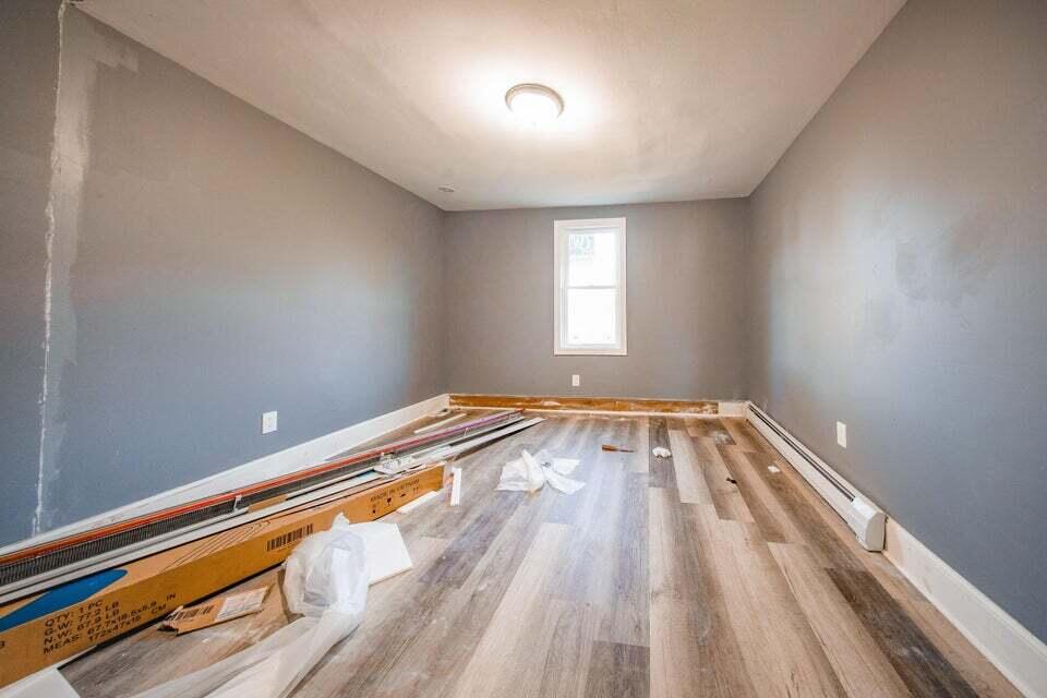 1306 Long Plains Road