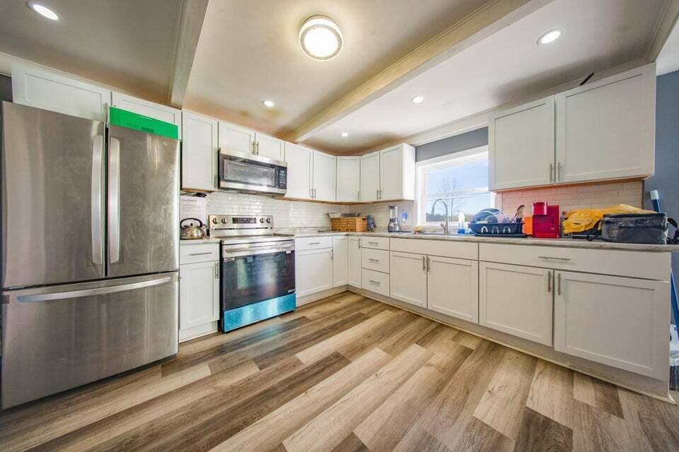 1306 Long Plains Road