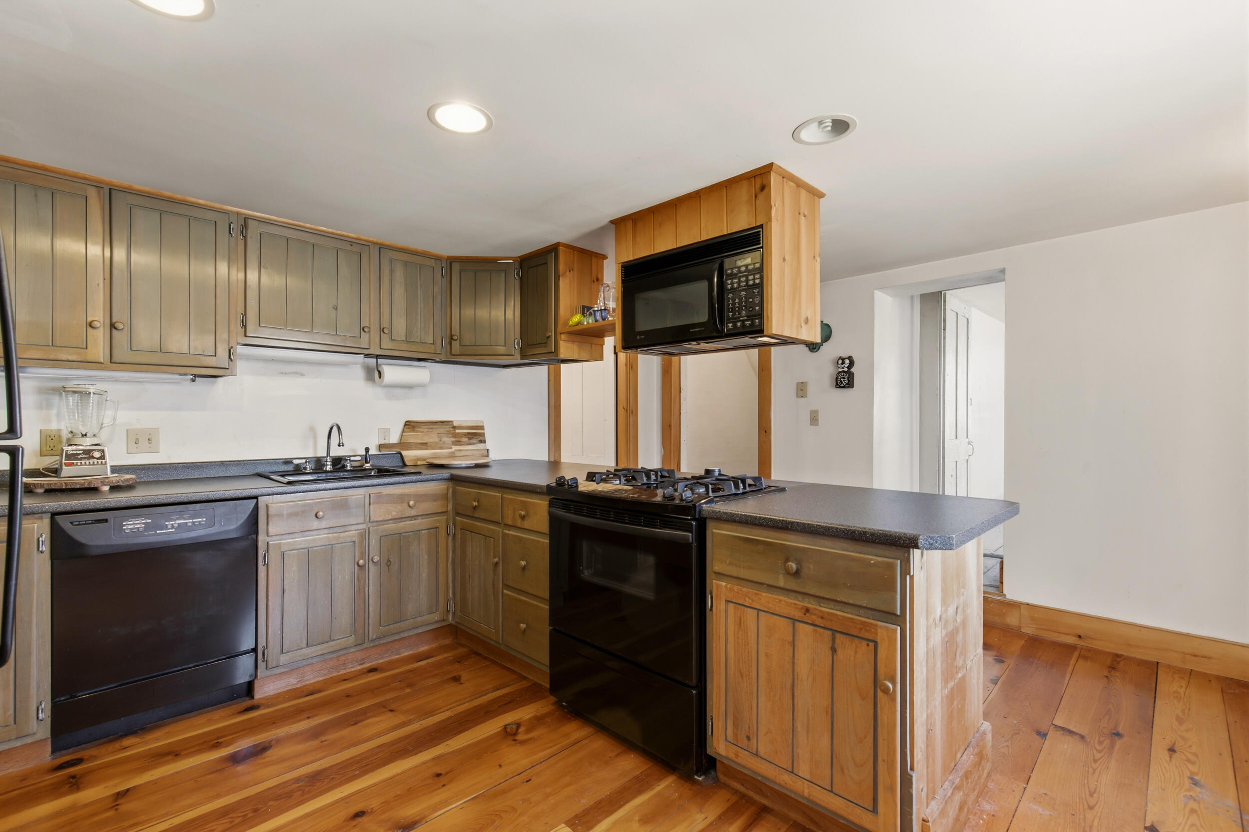 15 Ossipee Trail E