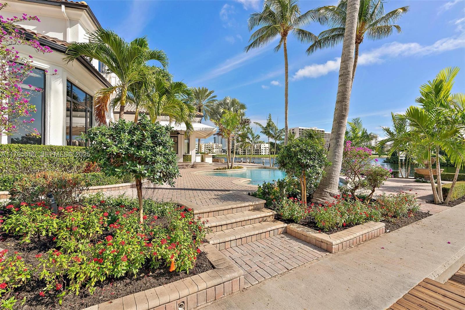 848 Harbour Isle Place