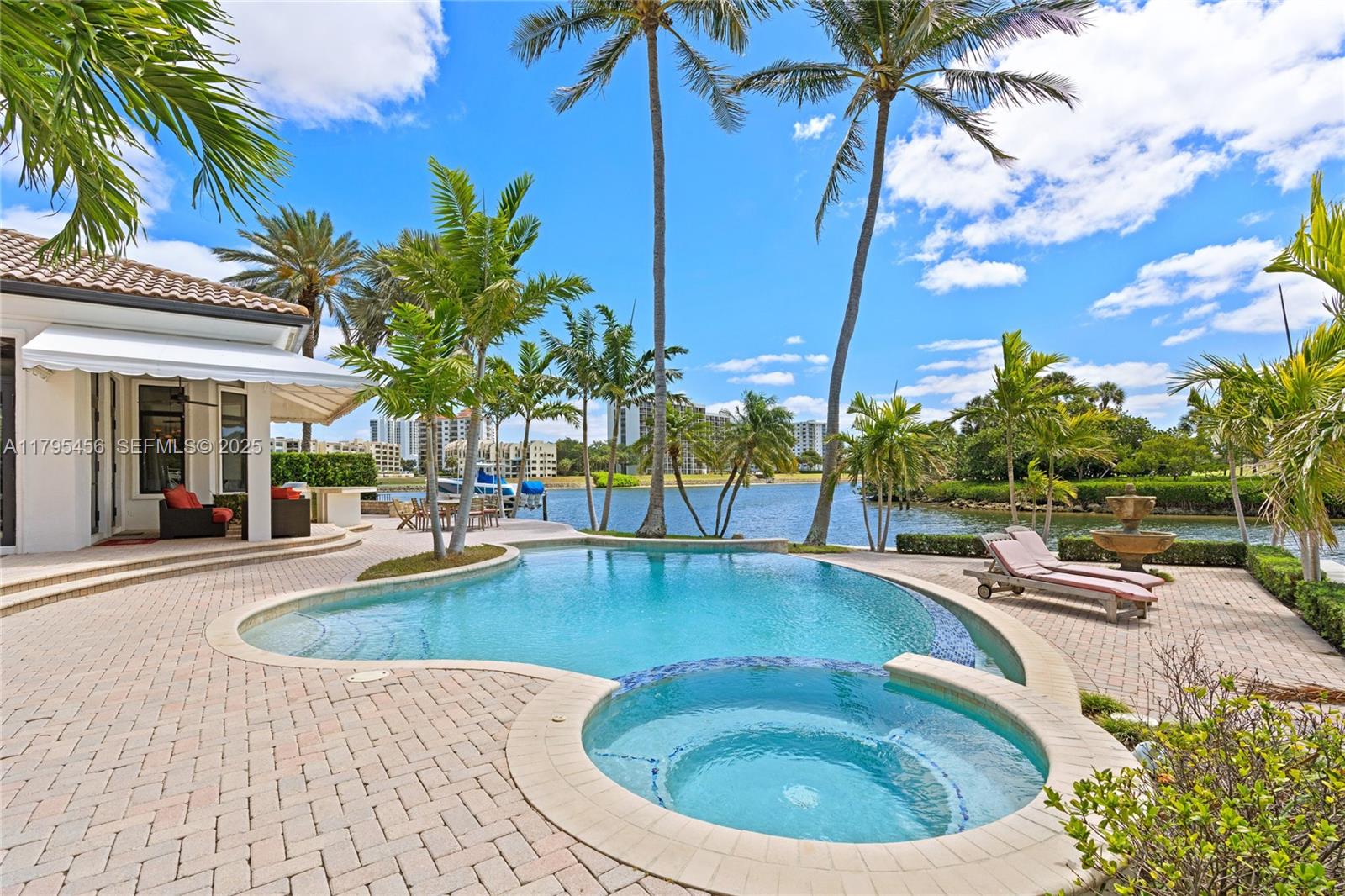 848 Harbour Isle Place