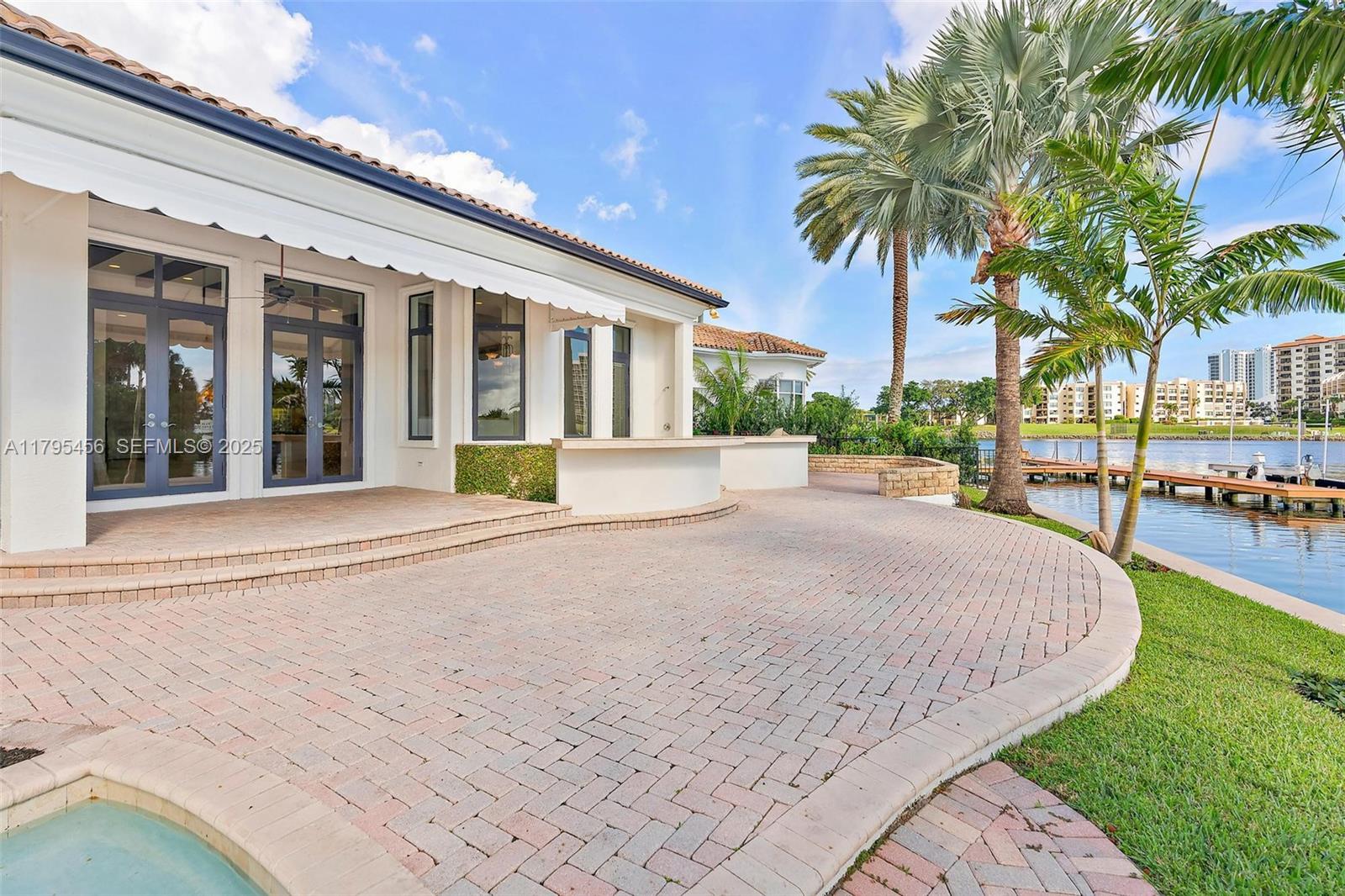 848 Harbour Isle Place