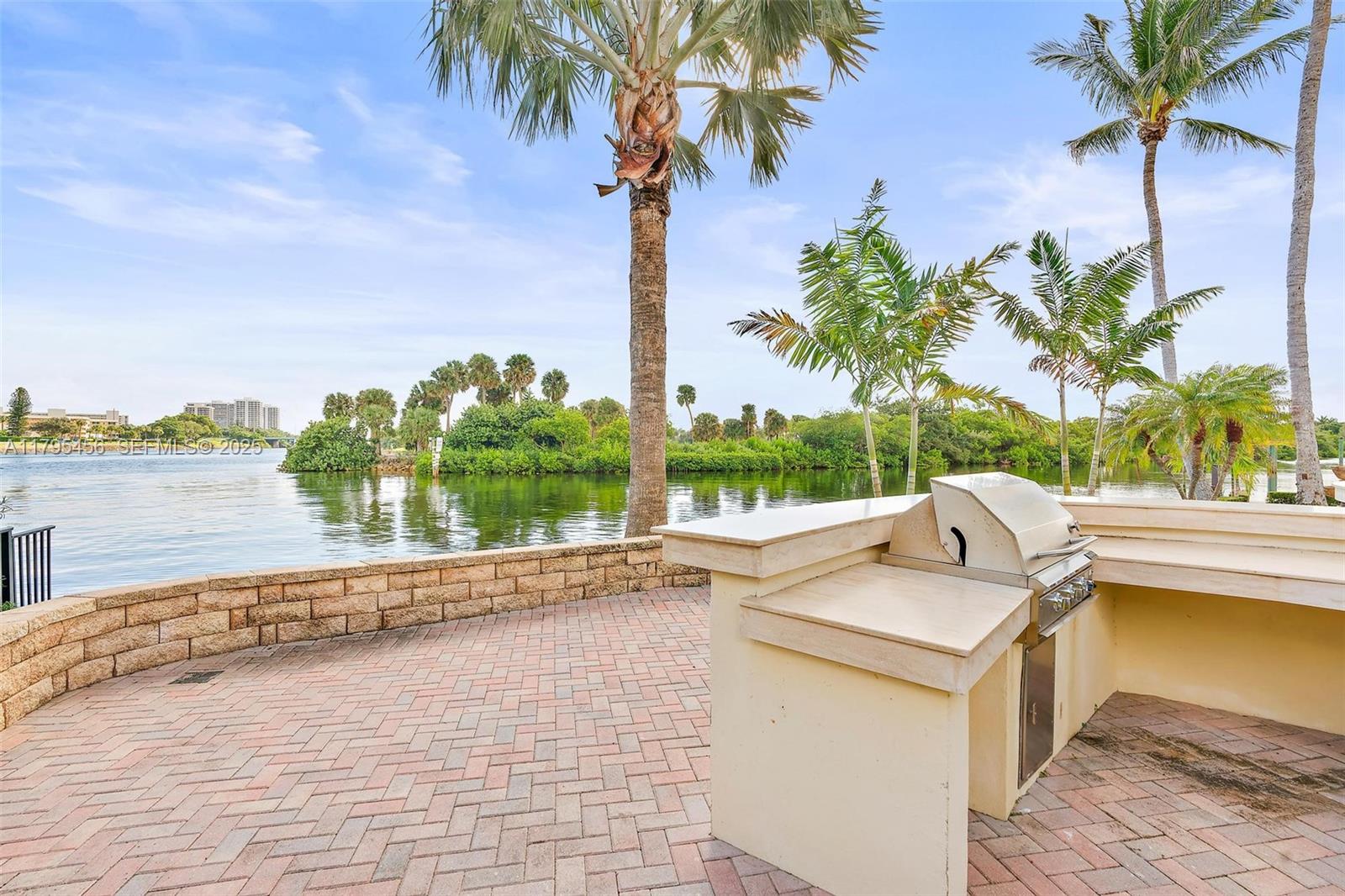 848 Harbour Isle Place