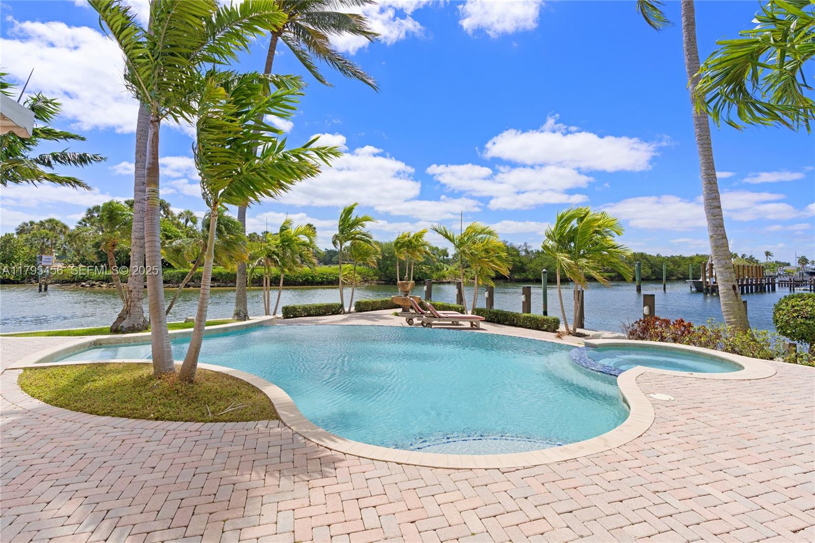 848 Harbour Isle Place