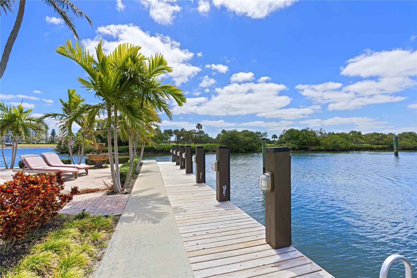 848 Harbour Isle Place