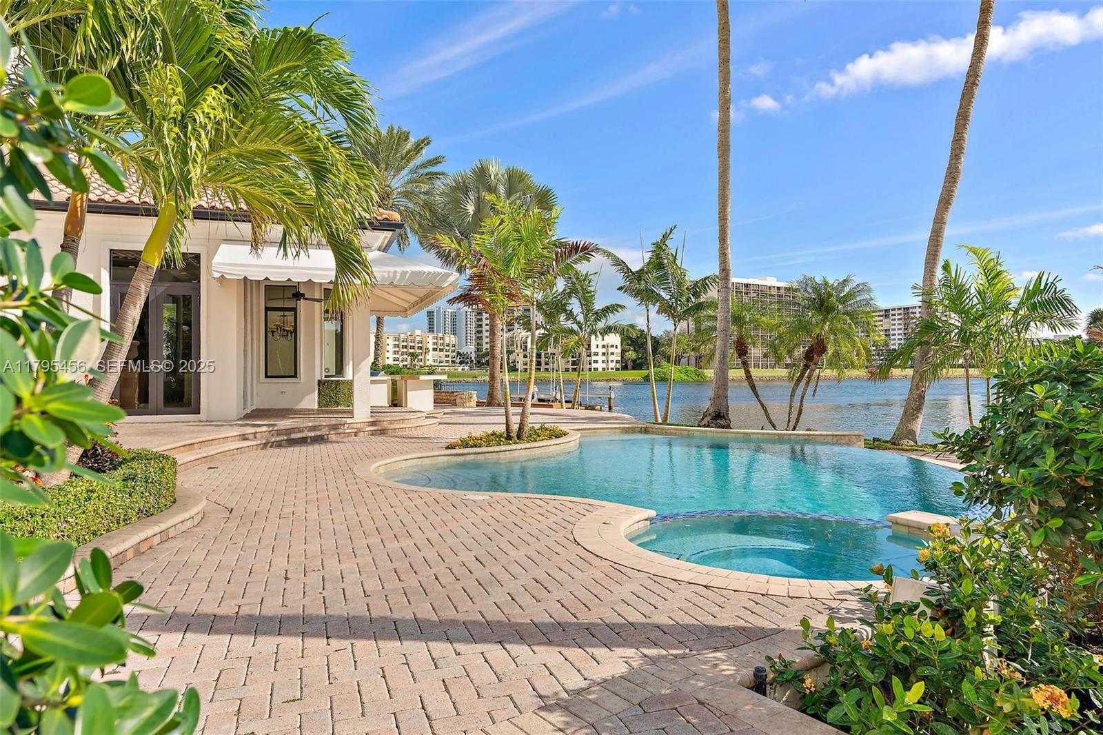 848 Harbour Isle Place