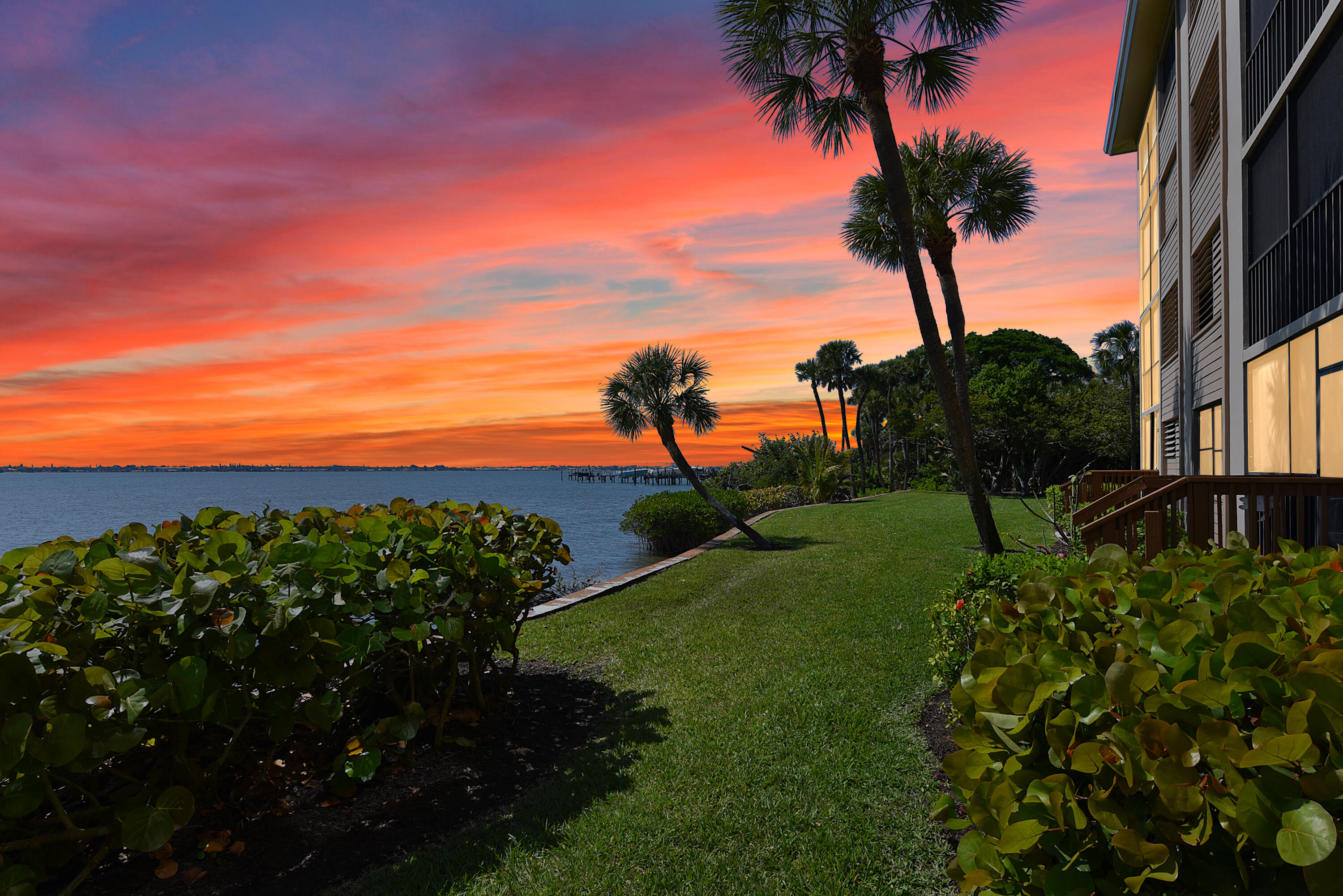 4440 NE Sandpebble Trace 104