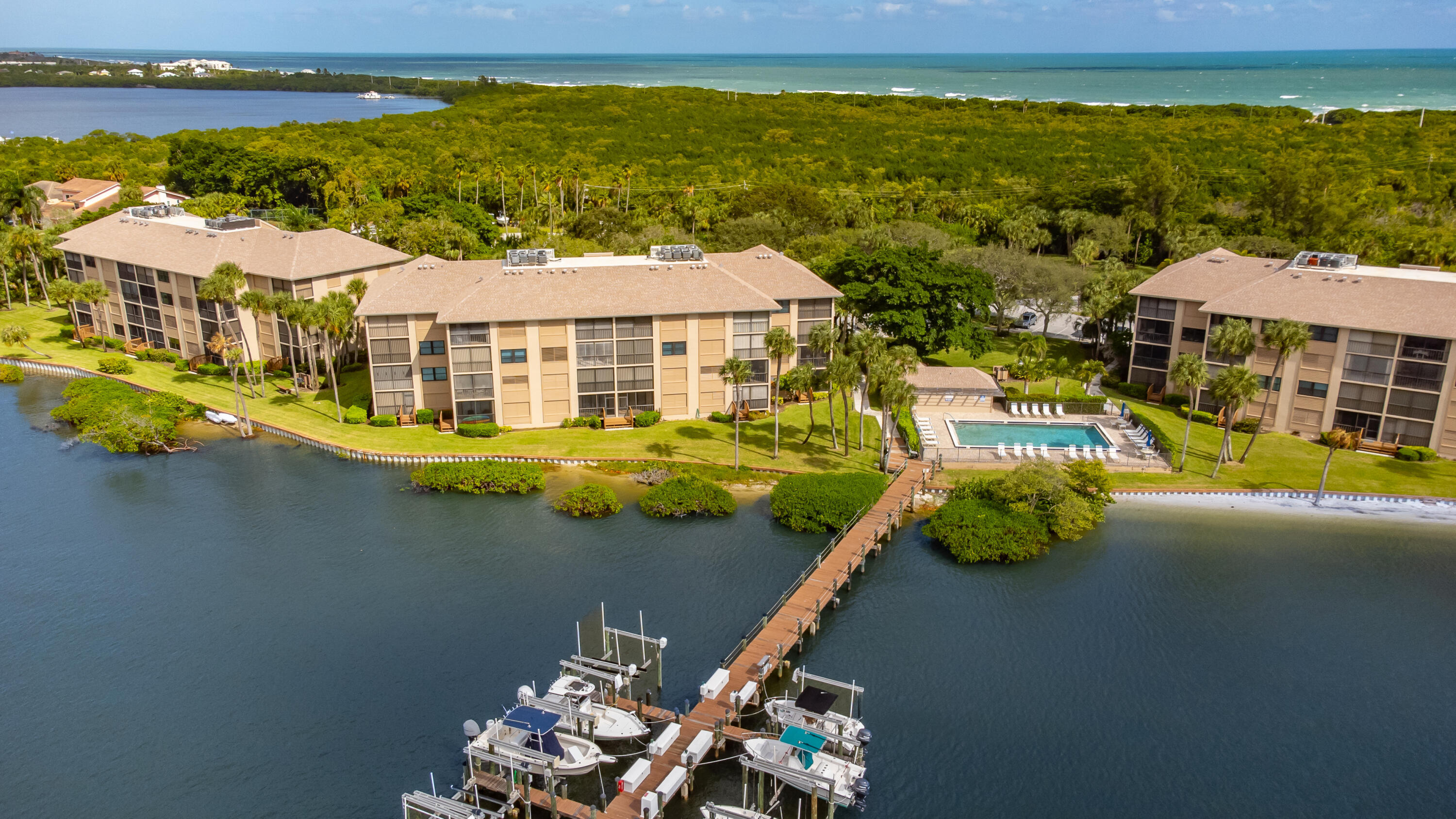 4440 NE Sandpebble Trace 104