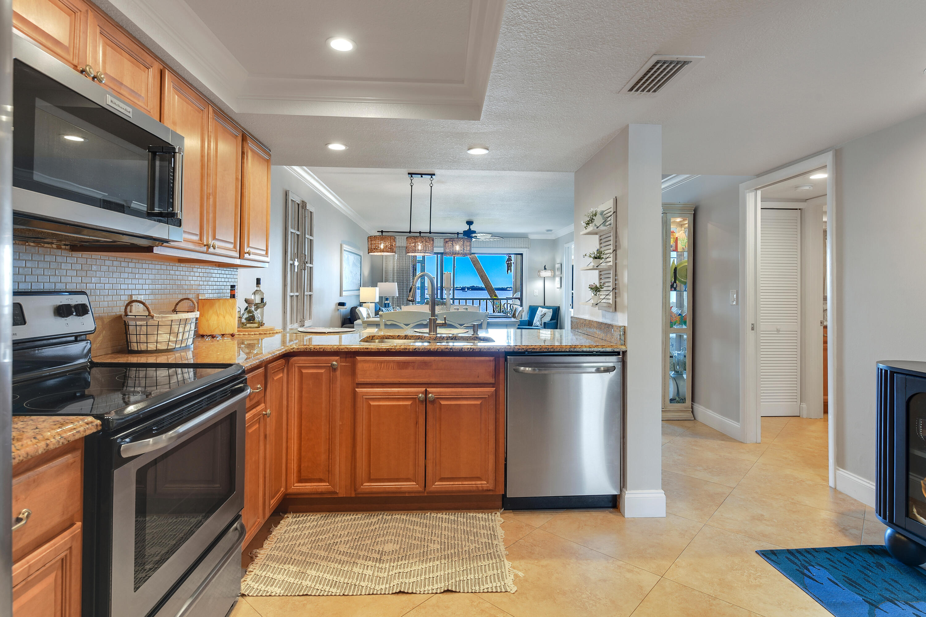 4440 NE Sandpebble Trace 104