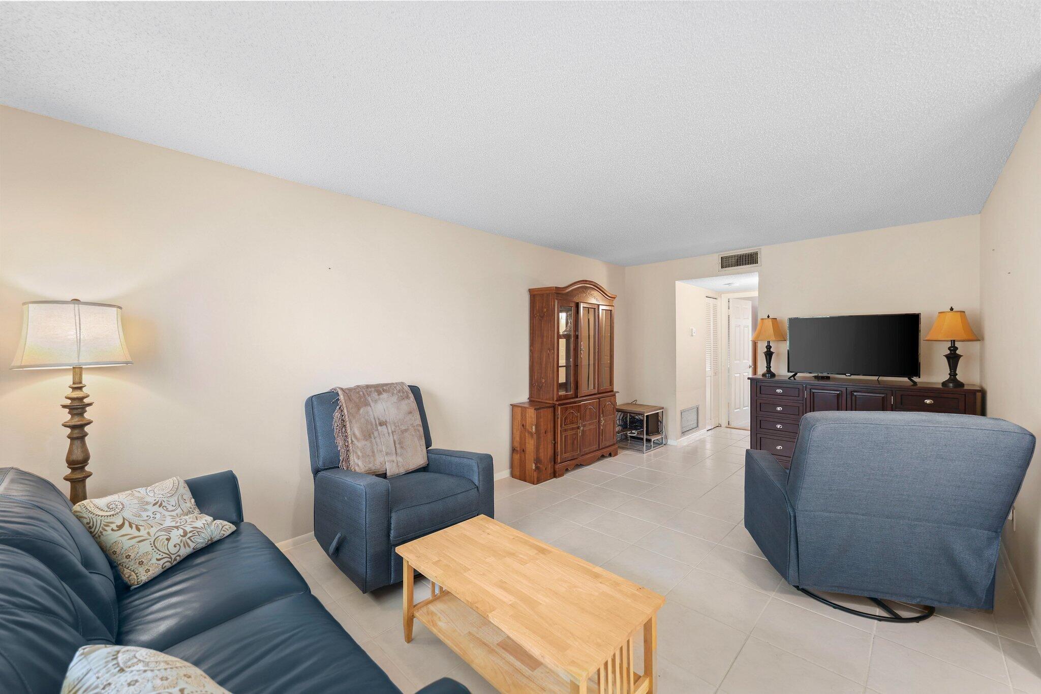 2600 SE Ocean Boulevard W5