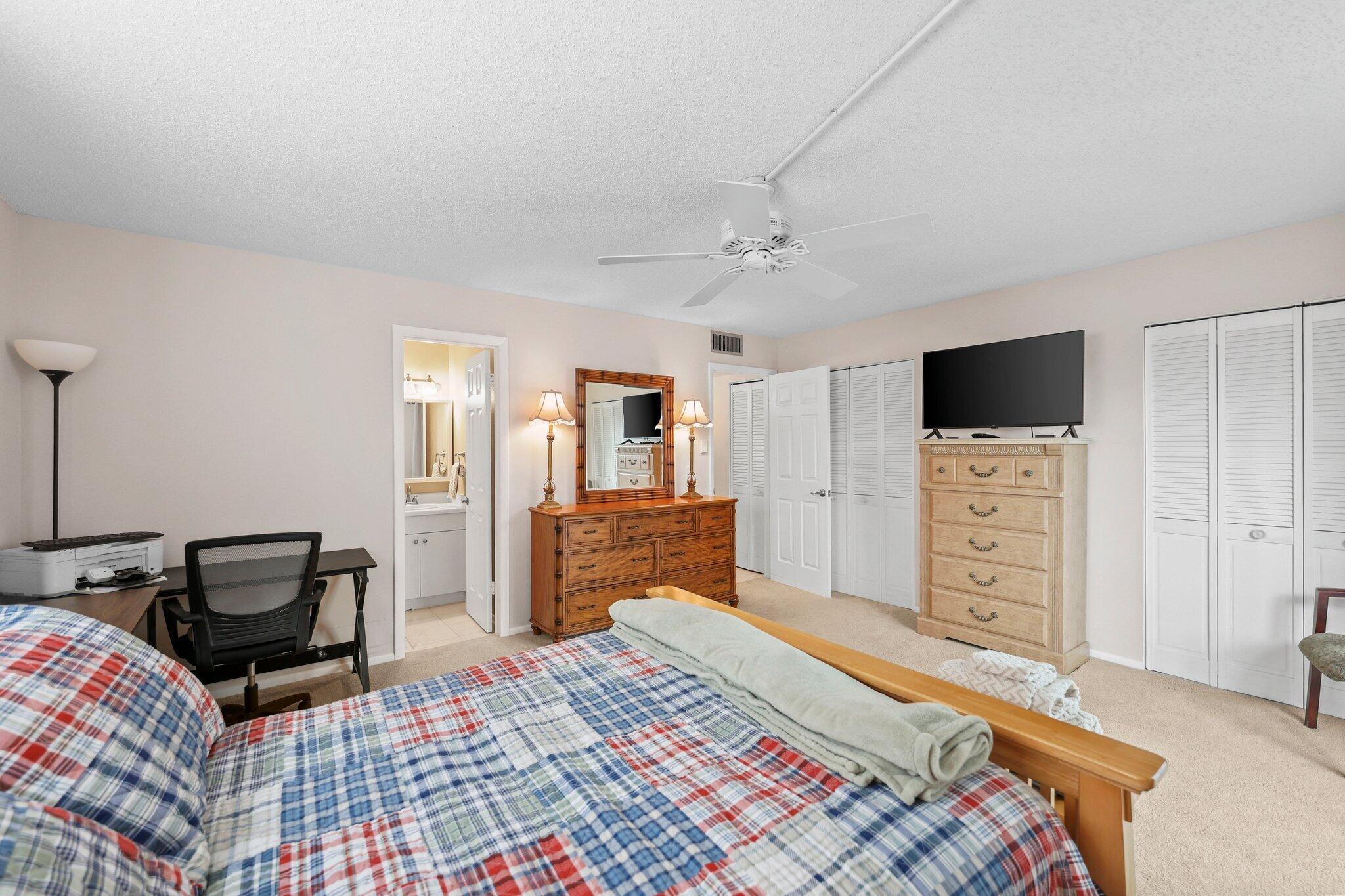 2600 SE Ocean Boulevard W5