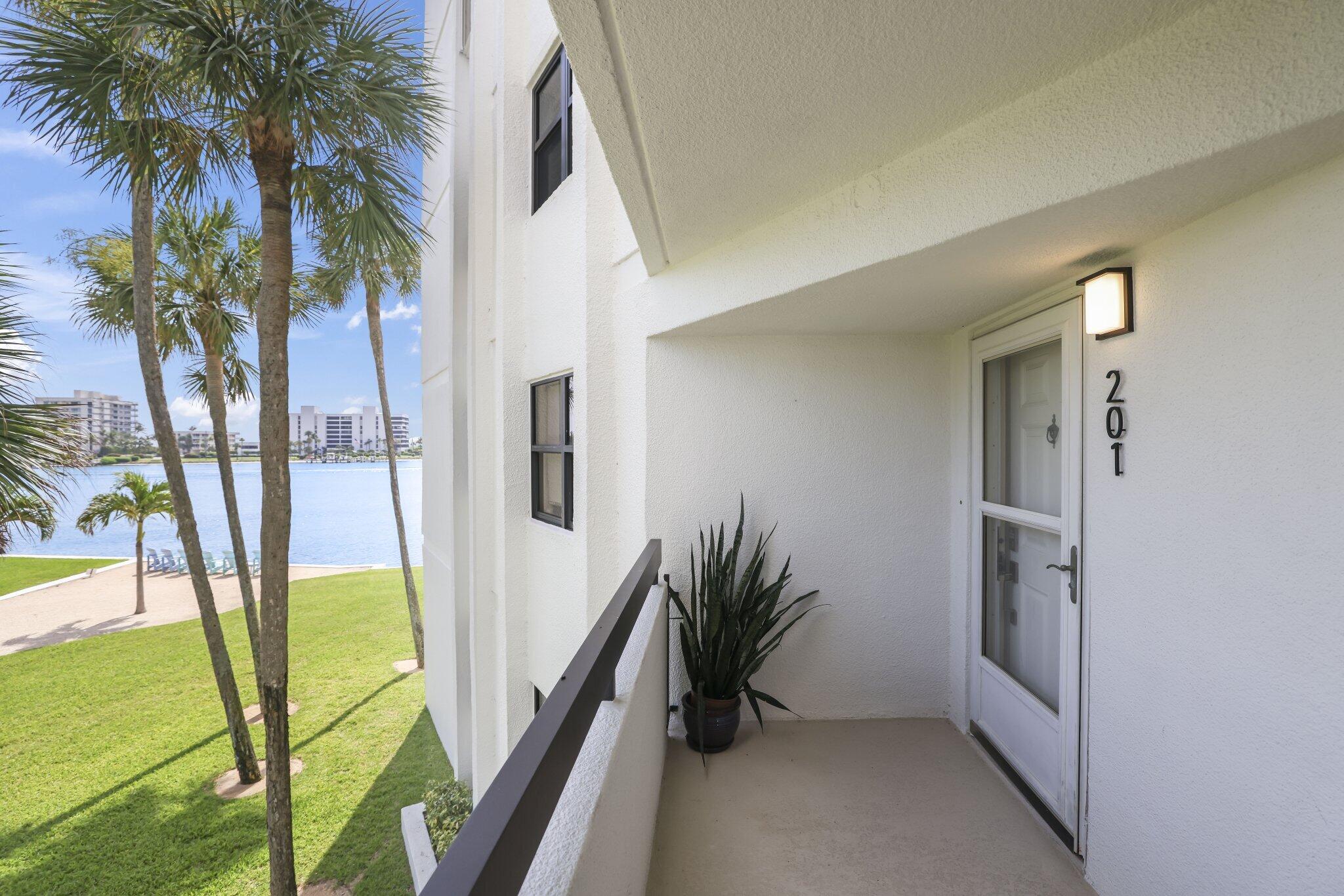 19800 N SANDPOINTE BAY N Drive N 201