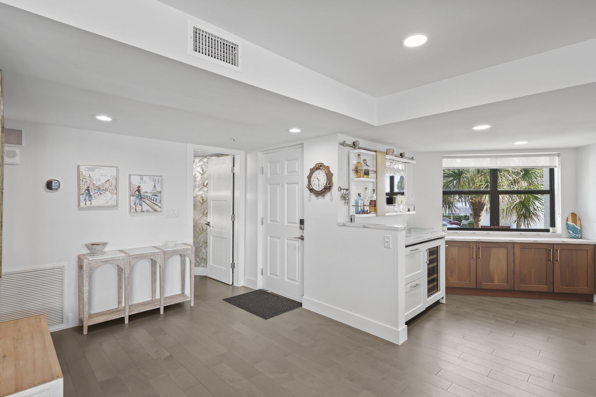 19800 N SANDPOINTE BAY N Drive N 201