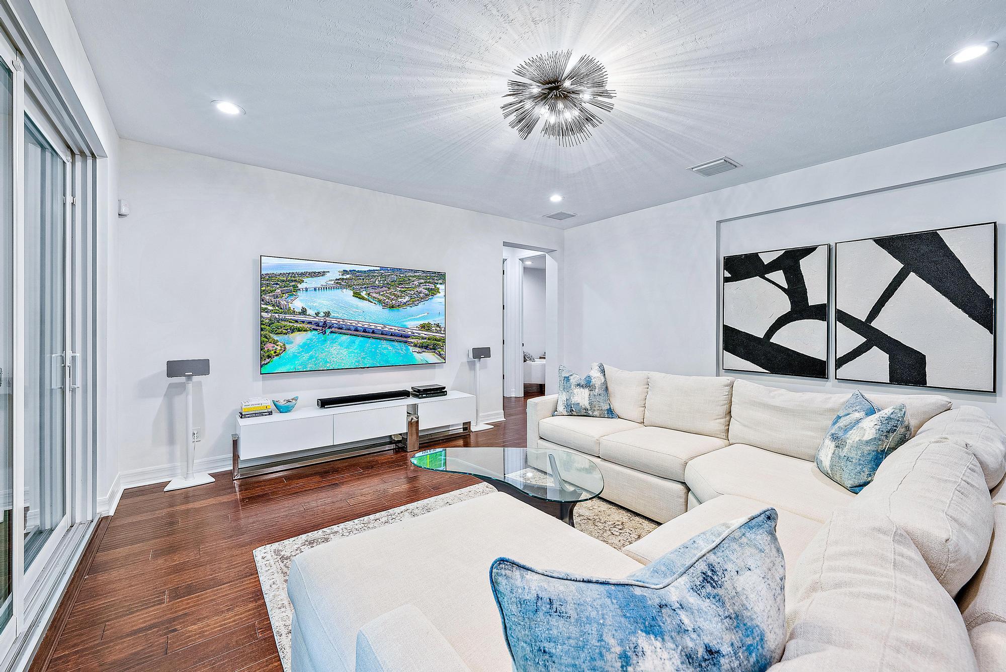 2702 W Mallory Boulevard