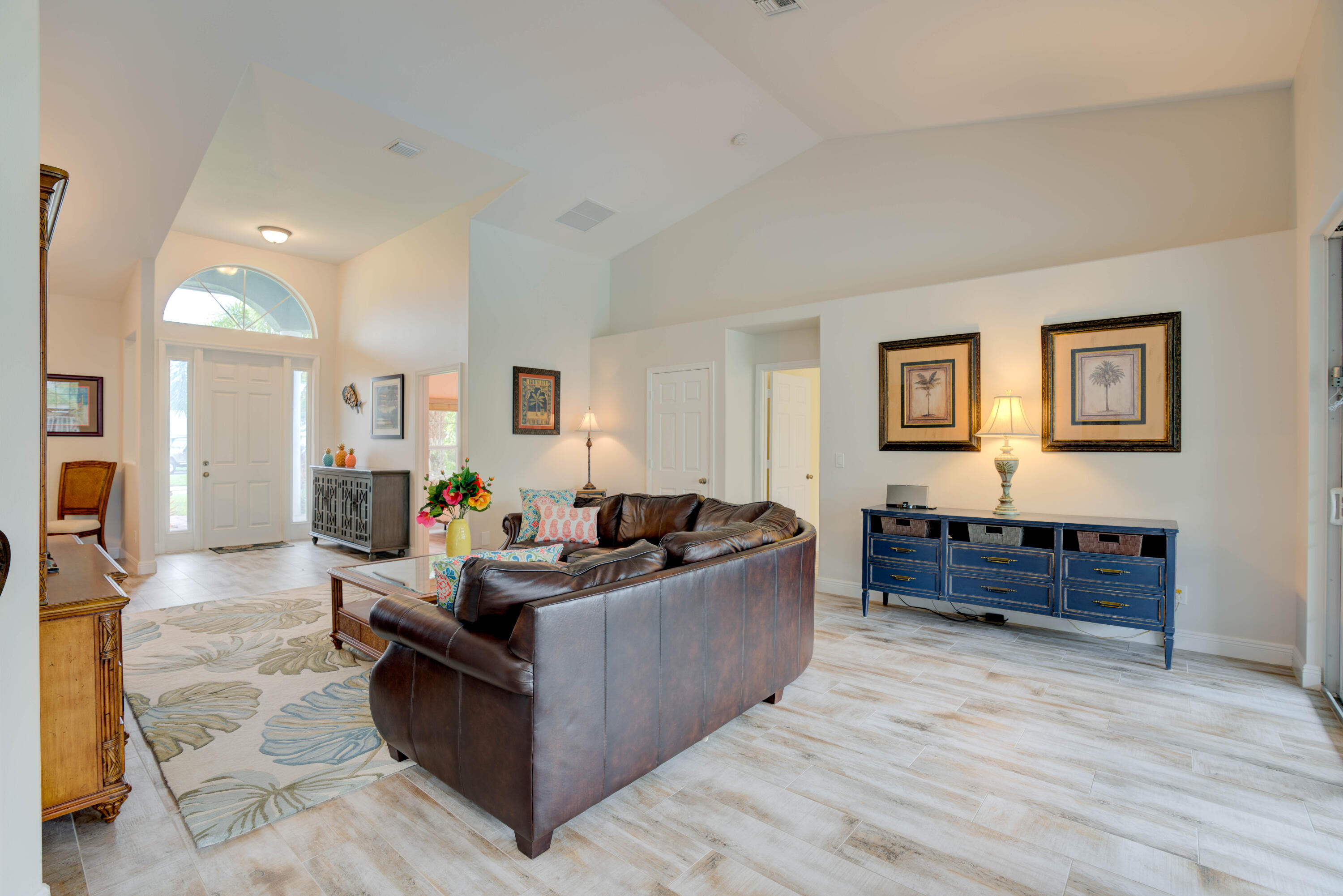 112 Fairview W