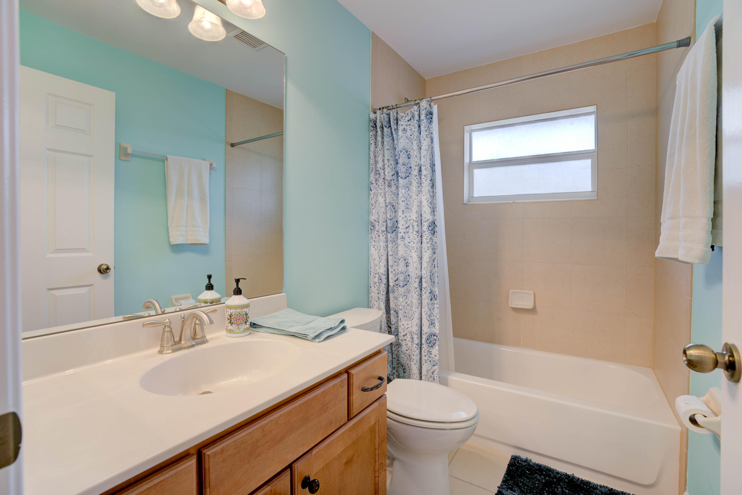 112 Fairview W