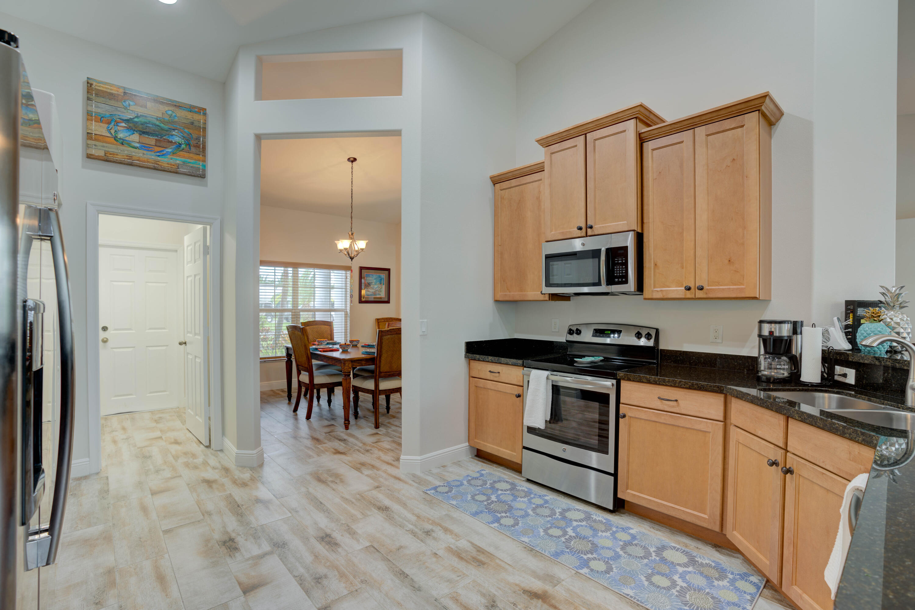 112 Fairview W