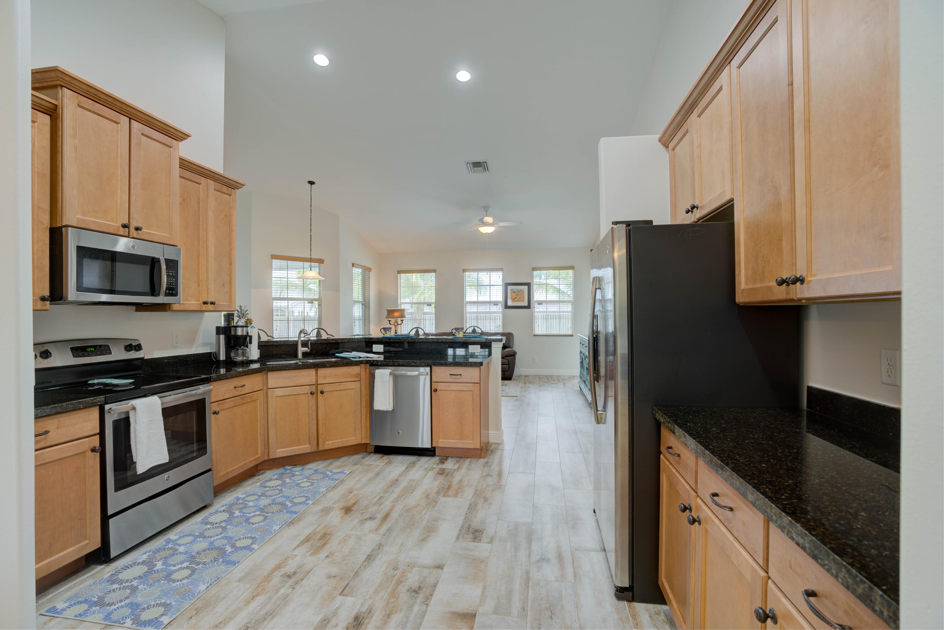 112 Fairview W