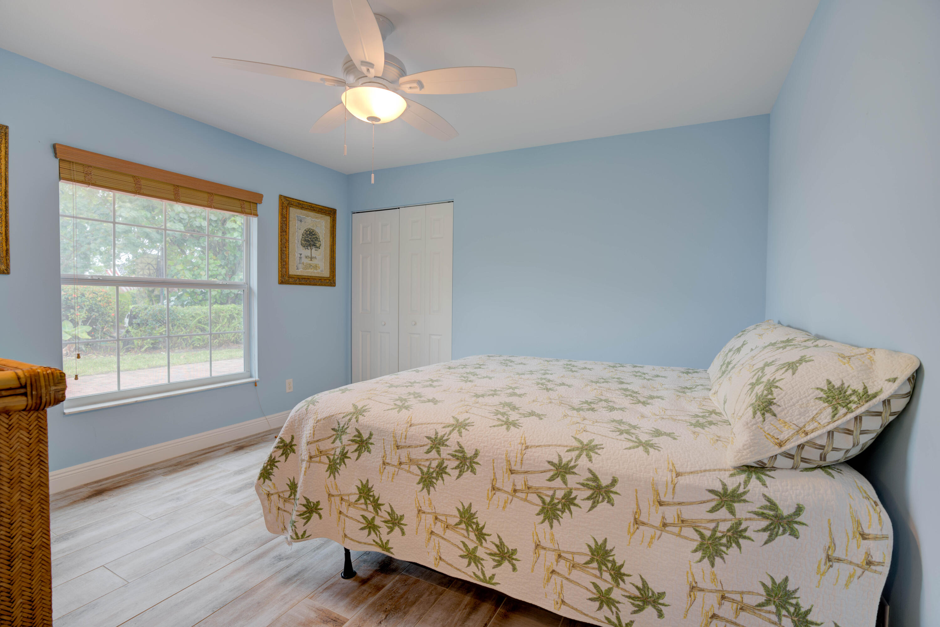 112 Fairview W