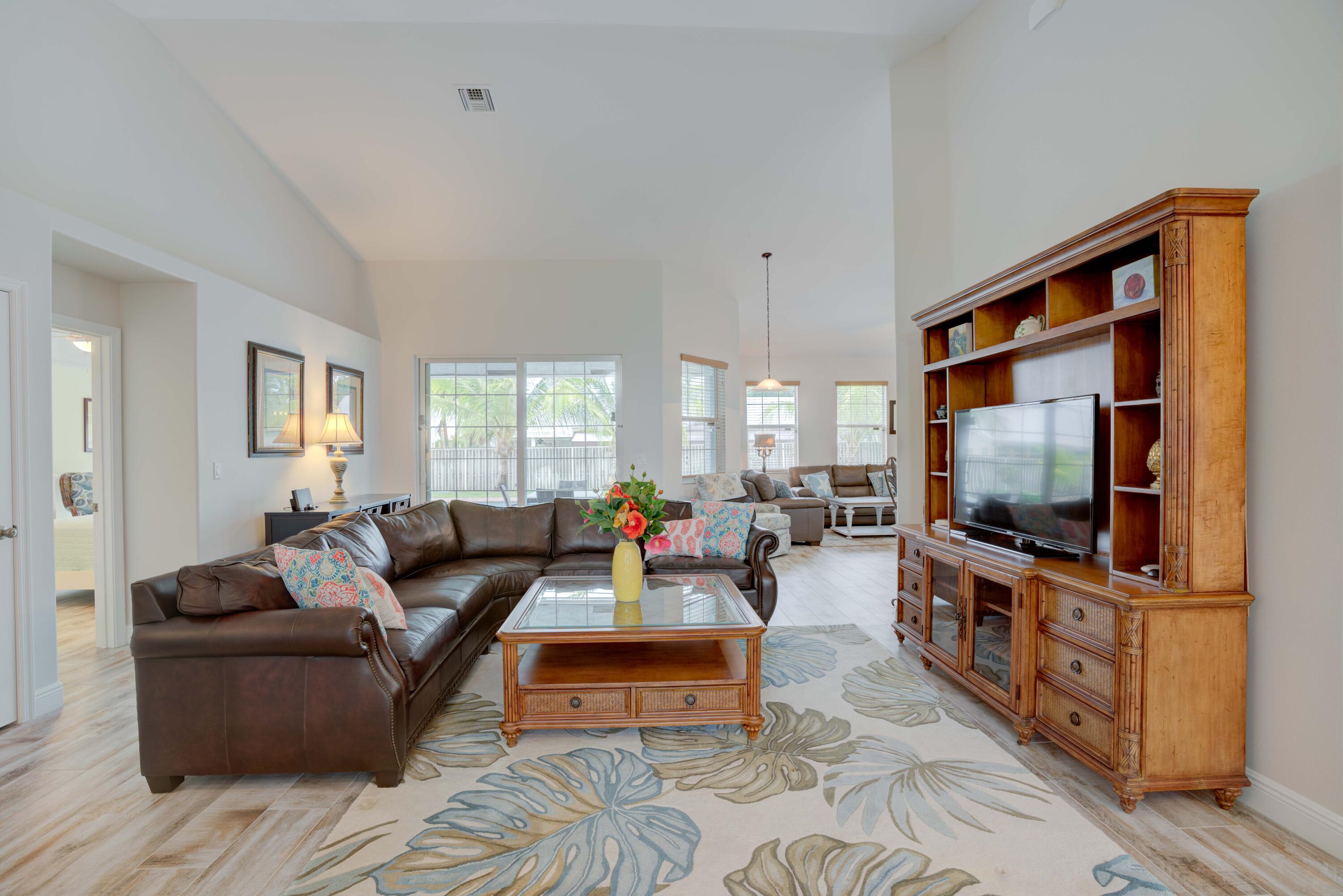 112 Fairview W