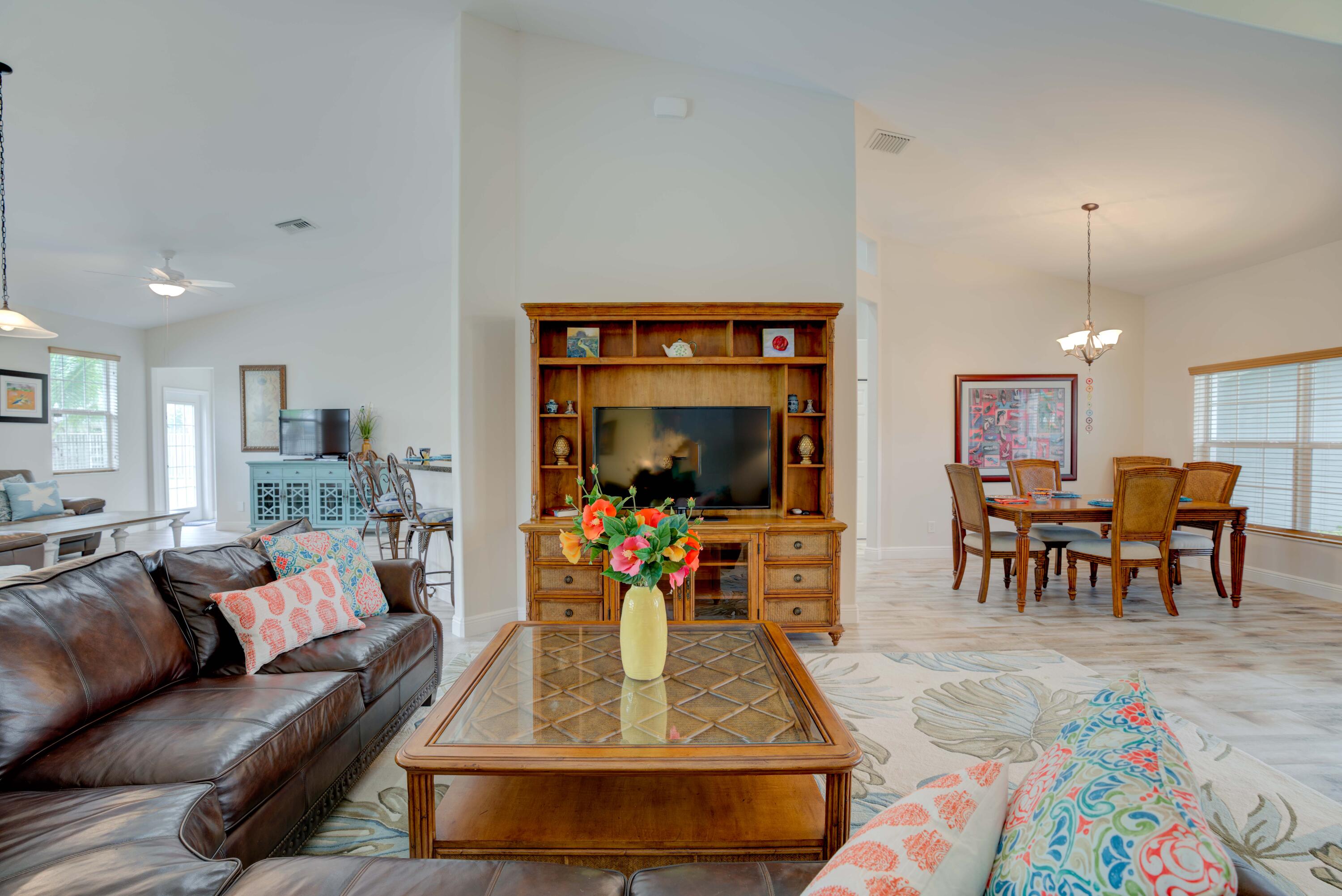 112 Fairview W