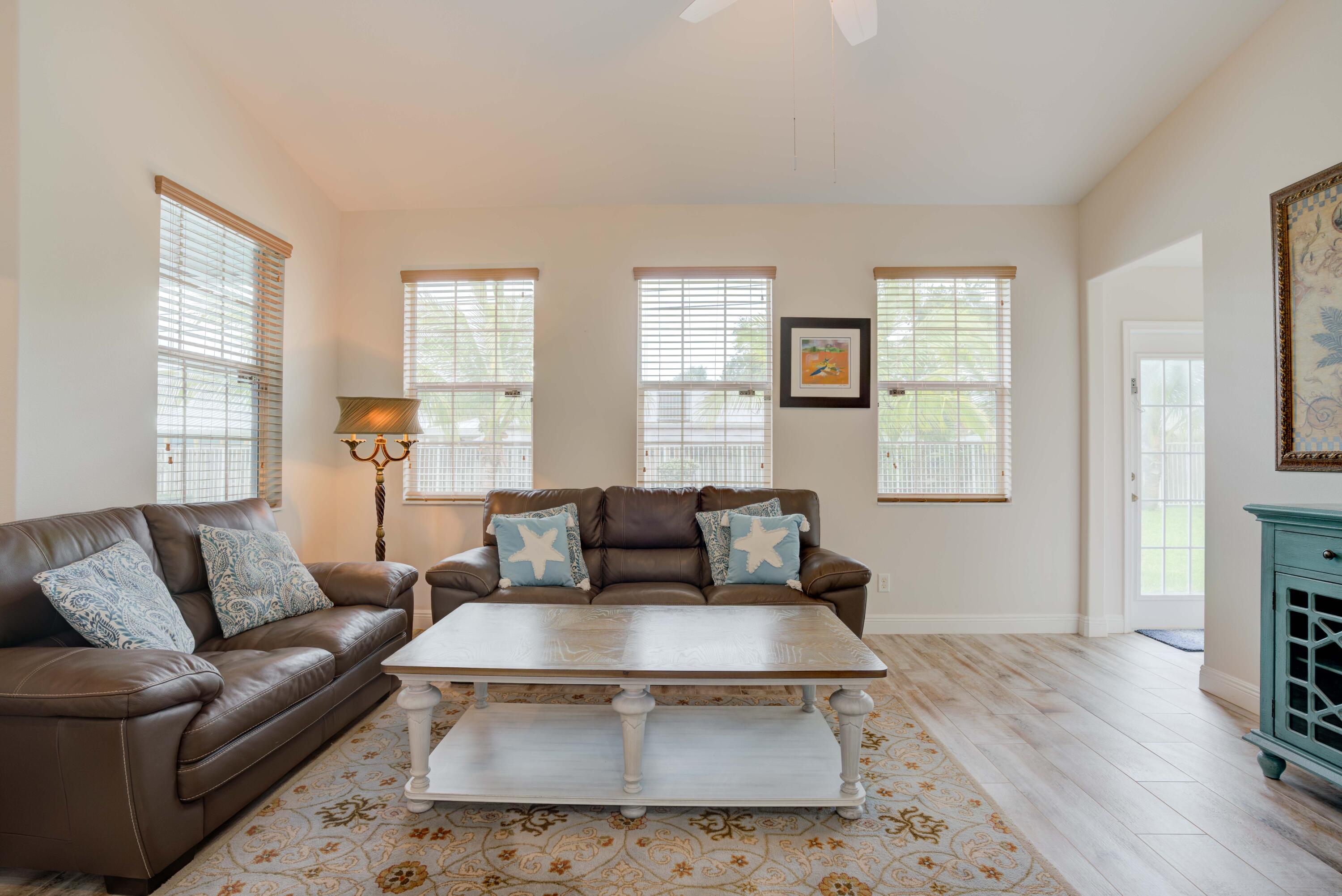112 Fairview W