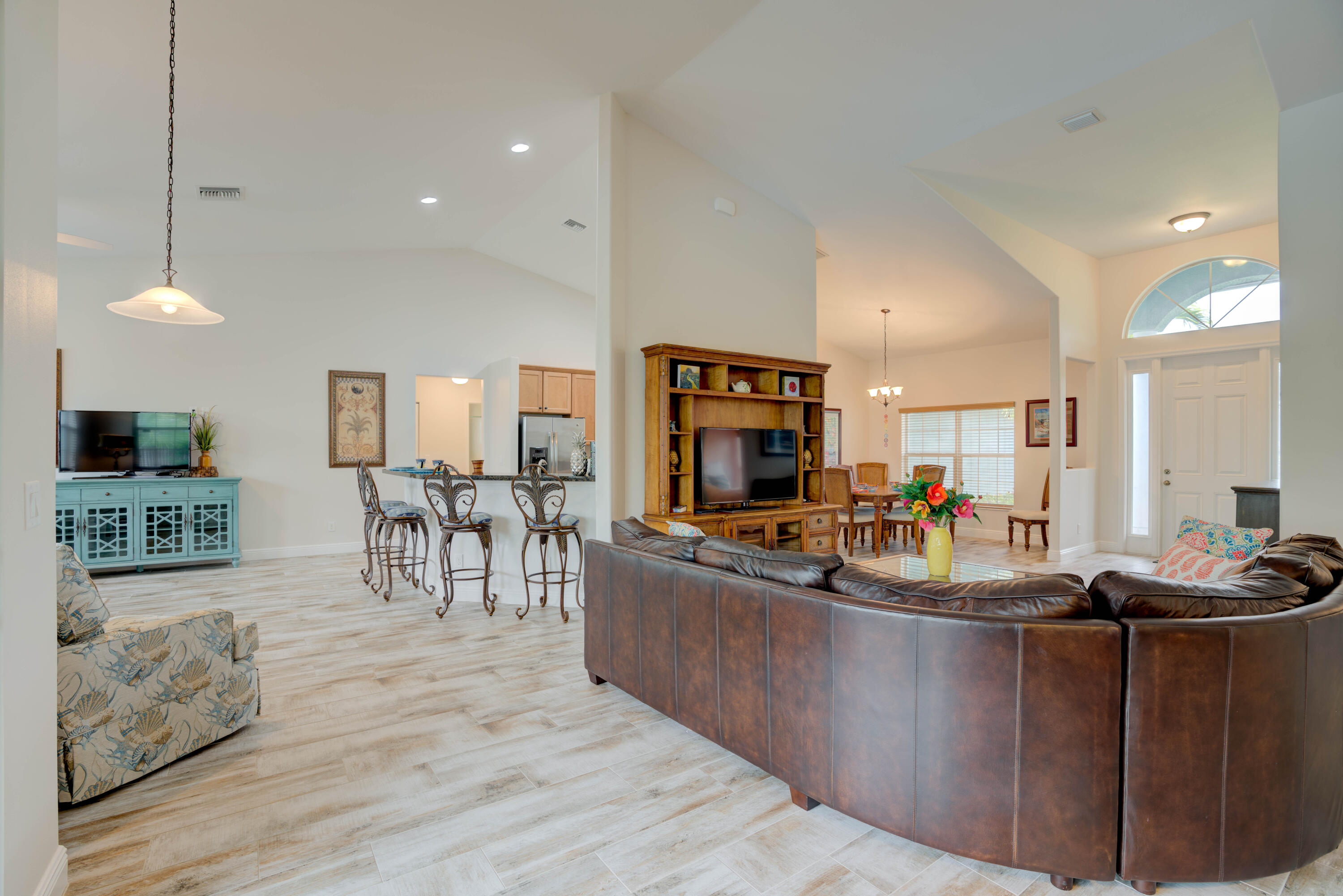 112 Fairview W
