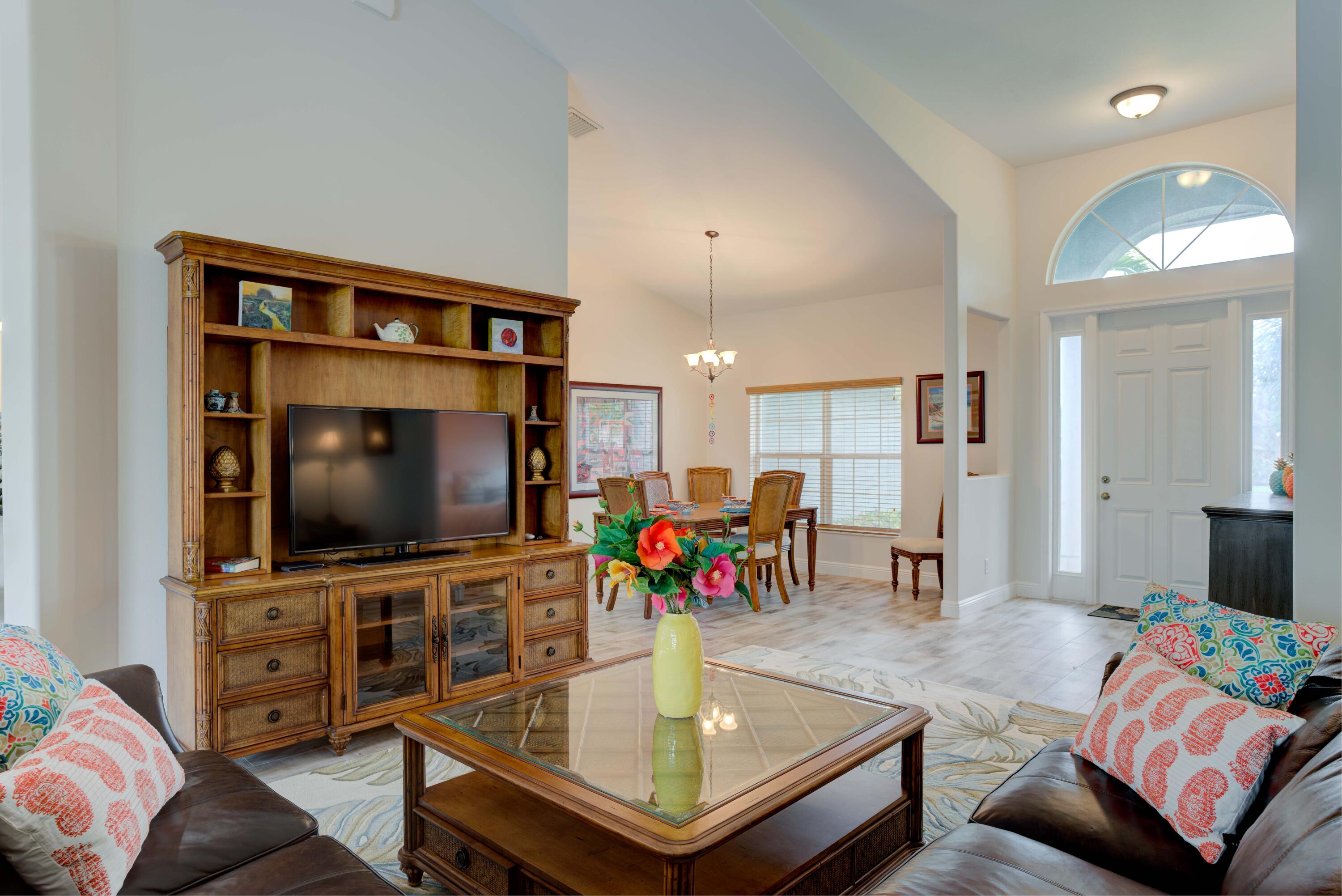 112 Fairview W