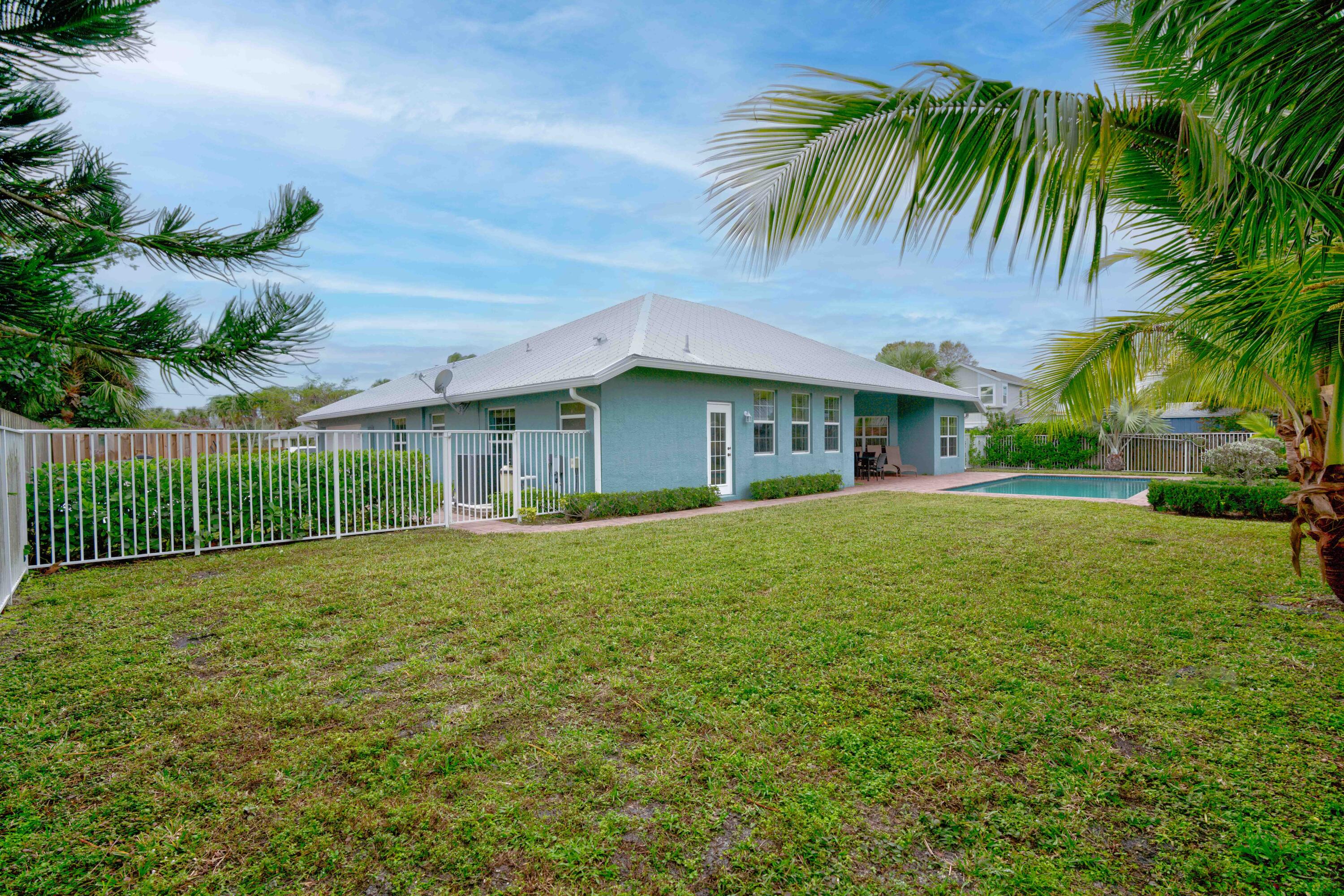 112 Fairview W