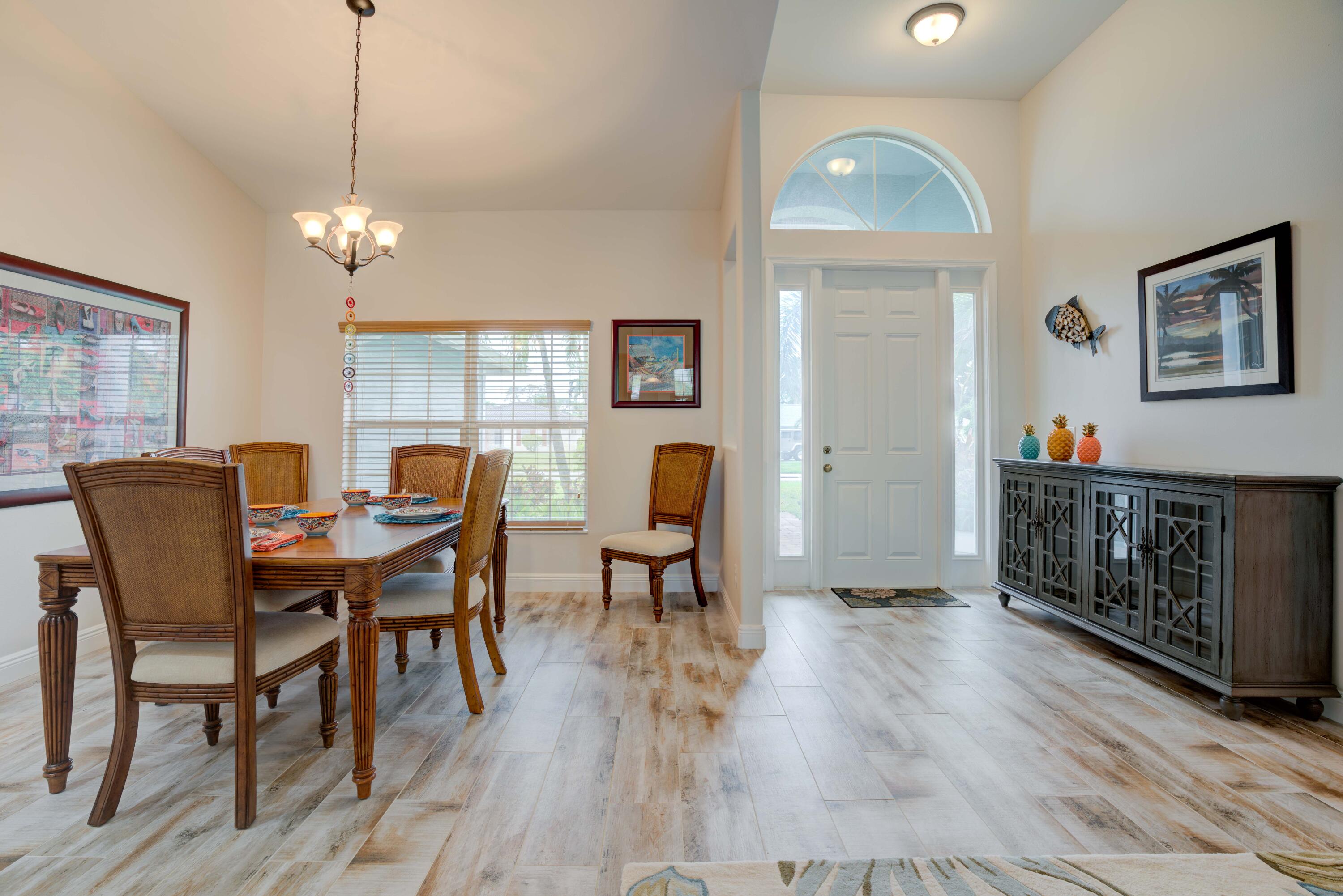 112 Fairview W