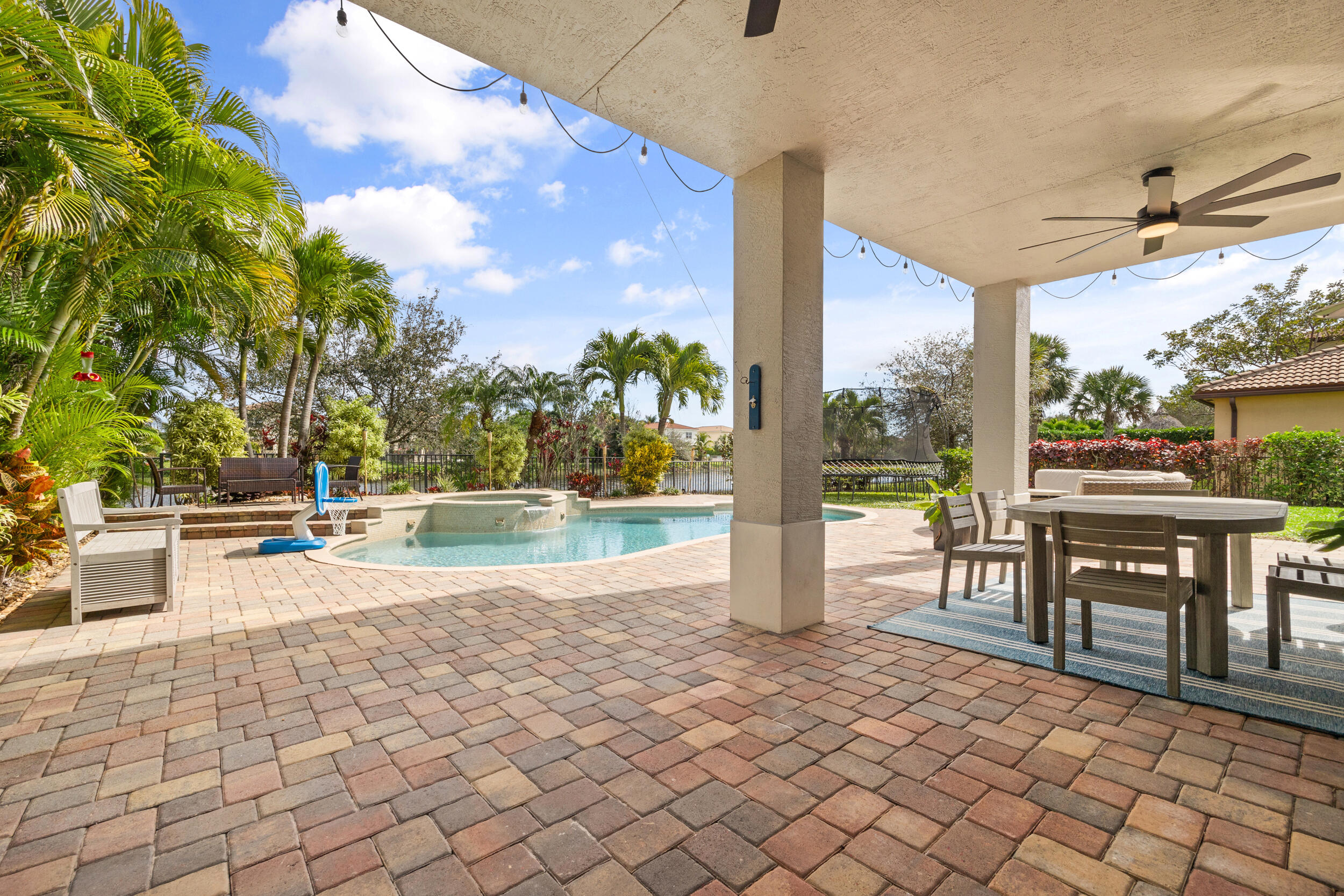 206 Umbrella Place