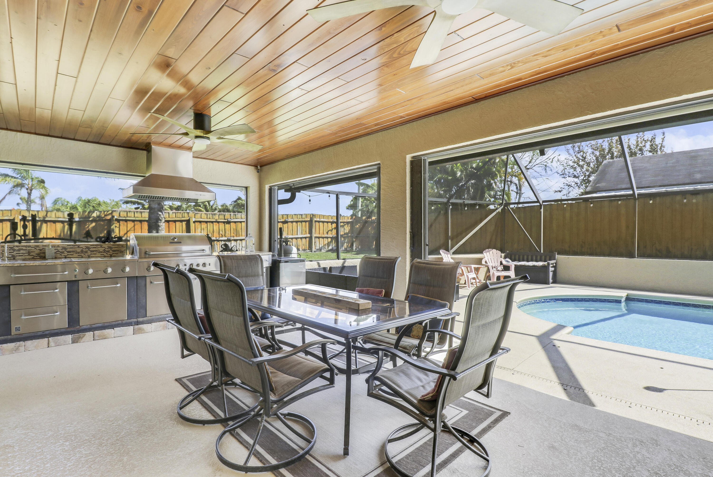 7436 SE Craig Street