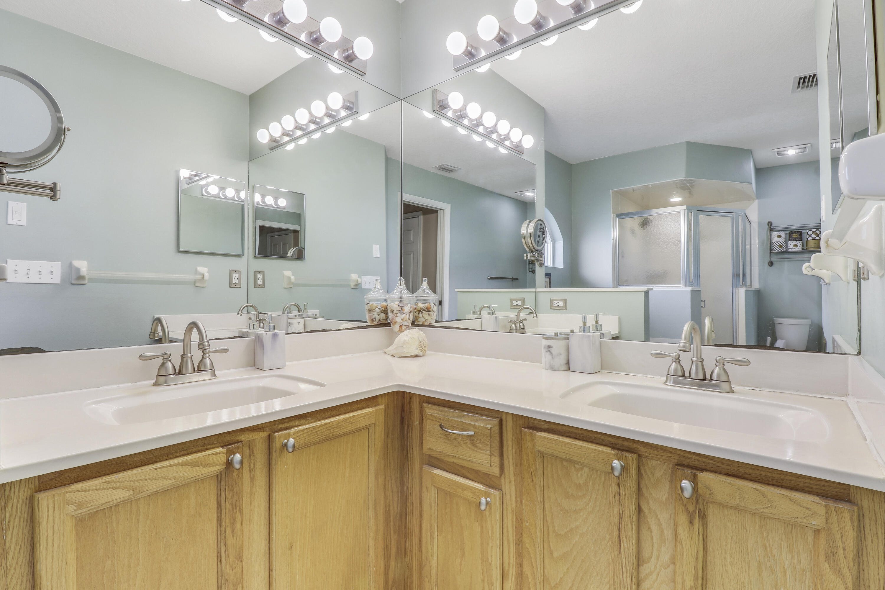 7436 SE Craig Street