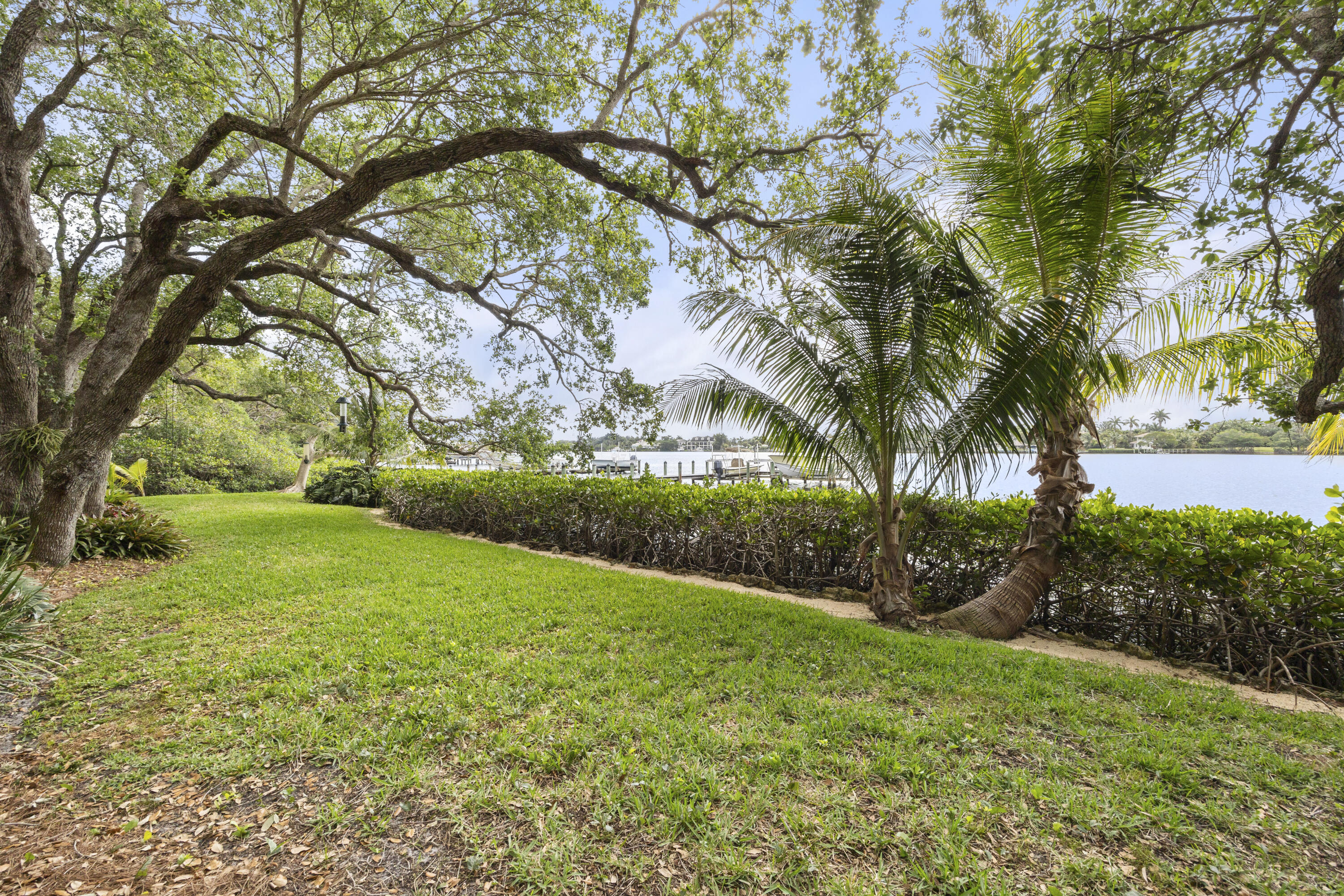 5524 Pennock Point Road