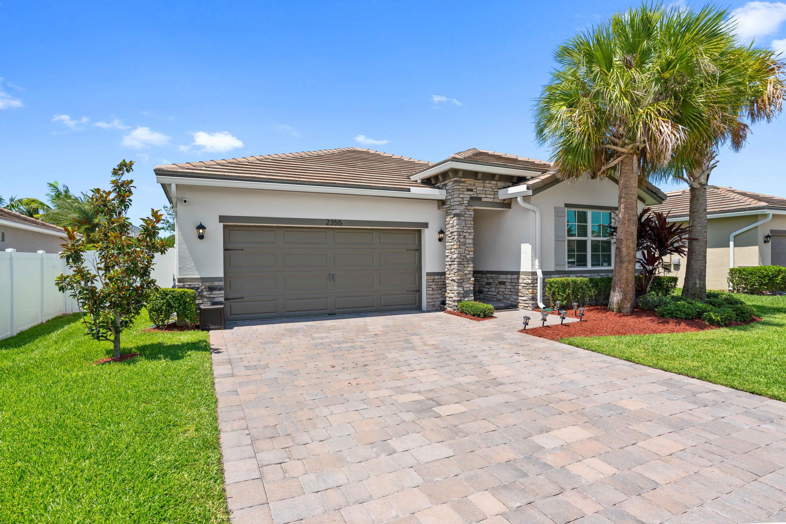 2355 SW Strawberry Terrace