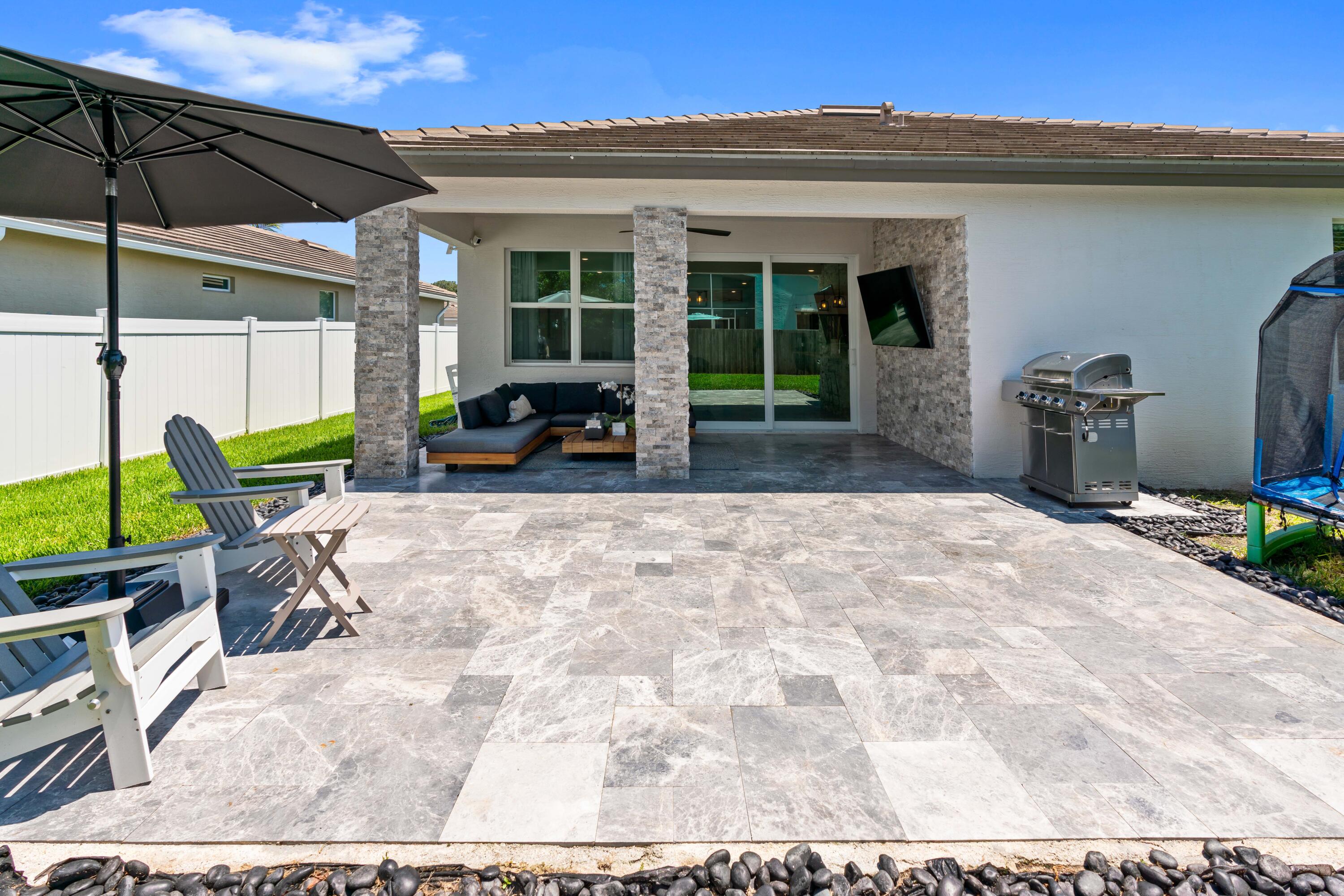 2355 SW Strawberry Terrace