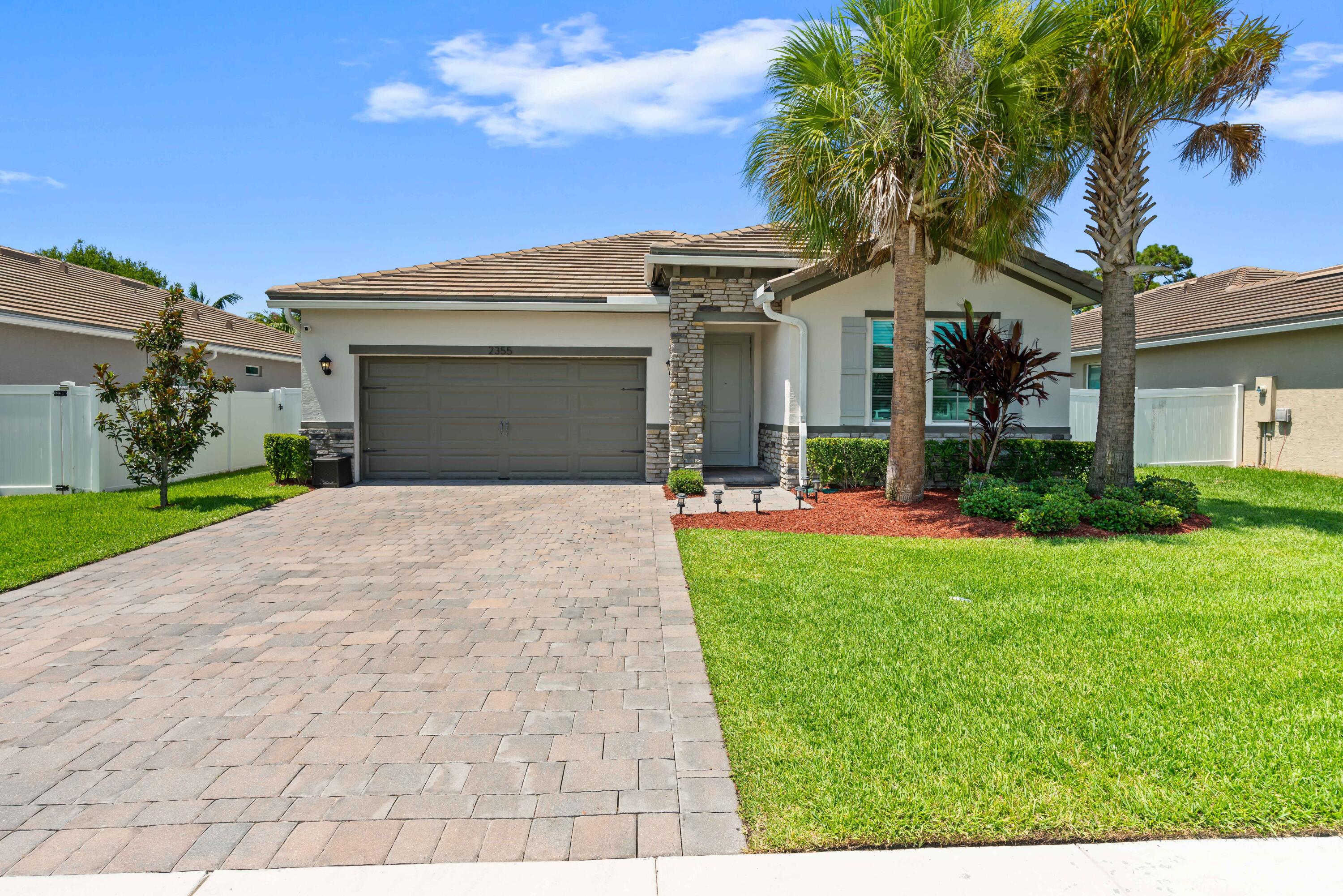2355 SW Strawberry Terrace