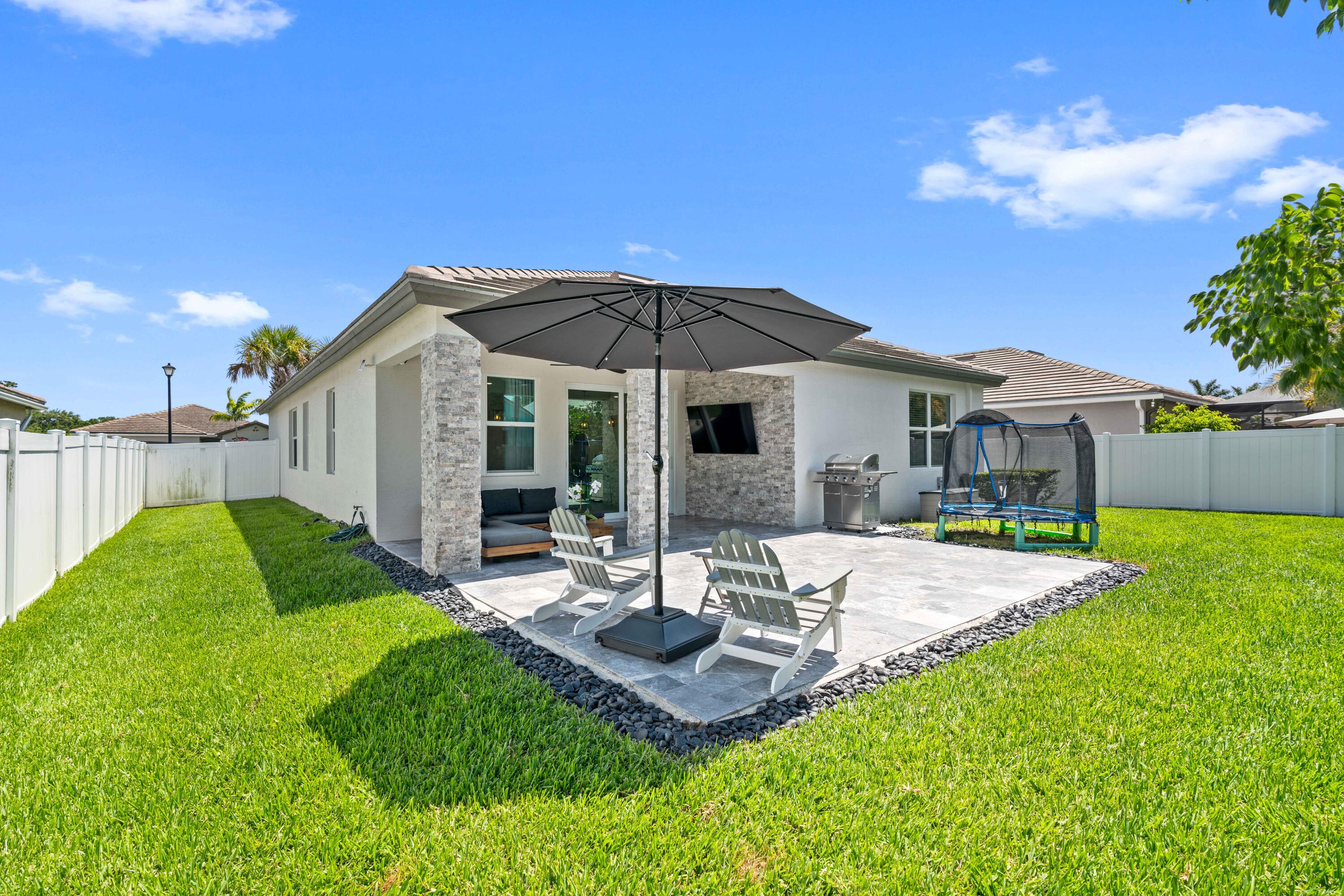2355 SW Strawberry Terrace