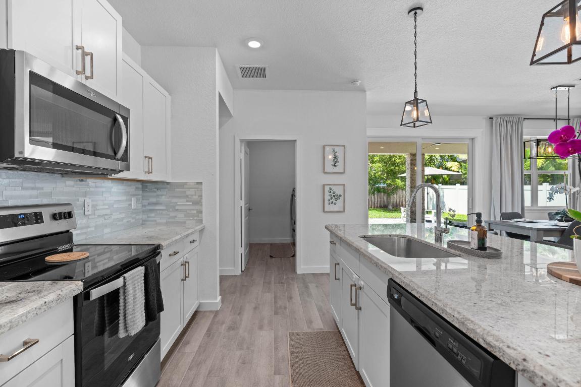 2355 SW Strawberry Terrace